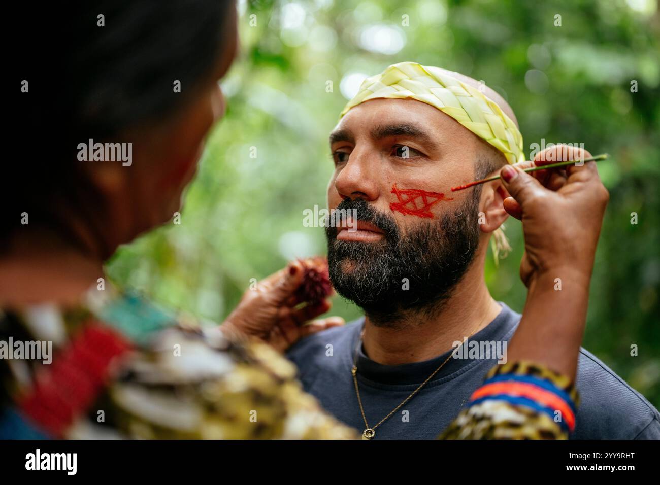 Gesichtsmalerritual, Sinchi Warmi, Amazonien, Provinz Napo, Ecuador Stockfoto
