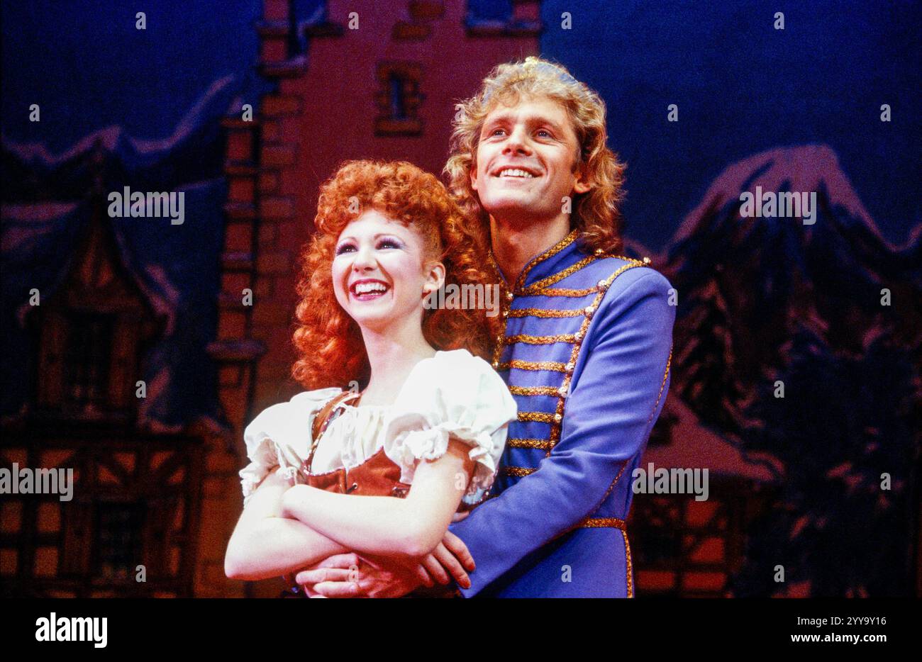 Bonnie Langford (Cinderella), Paul Nicholas (Buttons) in CINDERELLA im New Wimbledon Theatre, London SW19 19/12/1984 Design: Alan Miller Bunford Choreografin und Regisseurin: Carole Todd Stockfoto