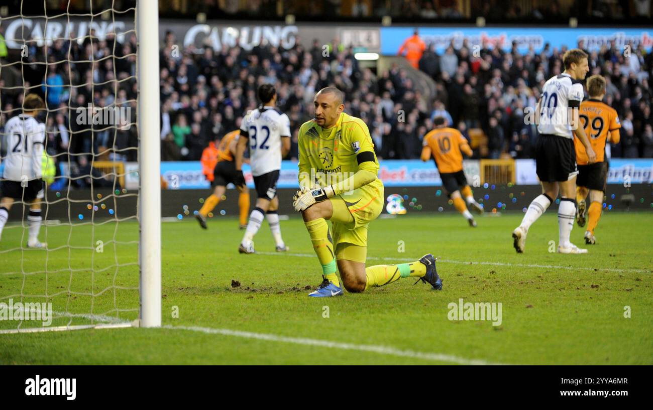 Heurelho Gomes von Tottenham Hotspur blickt in Angst zurück, als Steven Fletcher von Wolverhampton Wanderers ein Tor erzielt, um es 3:3Barclays Premier League - Wolverhampton Wanderers - Tottenham Hotspur zu erreichen Stockfoto