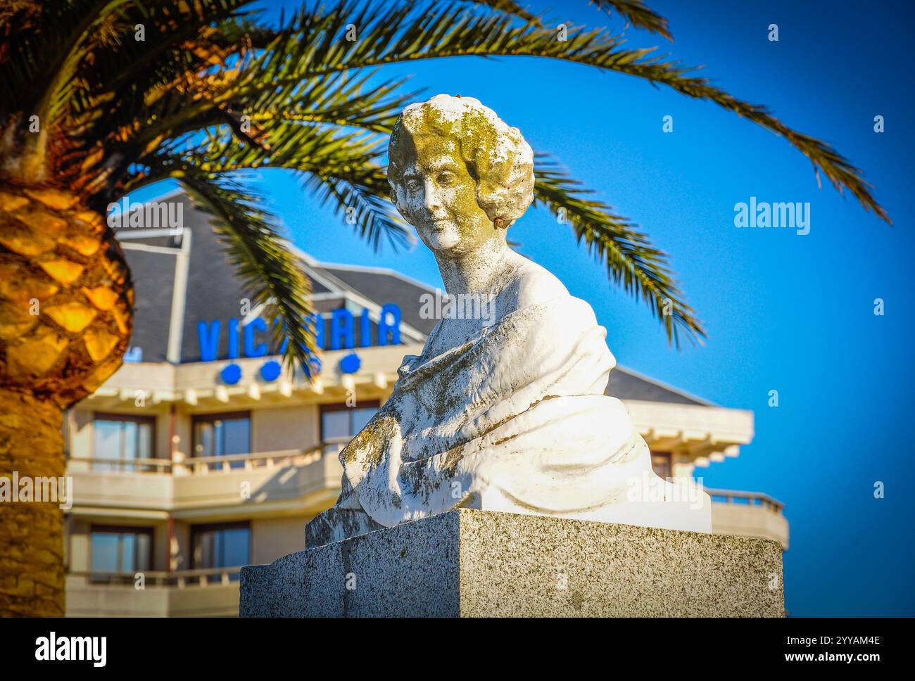 Zeitlose Eleganz: Eine Hommage von Mariano Benlliure an die Marquesa de Pelayo, eine große Wohltäterin von Santander Stockfoto