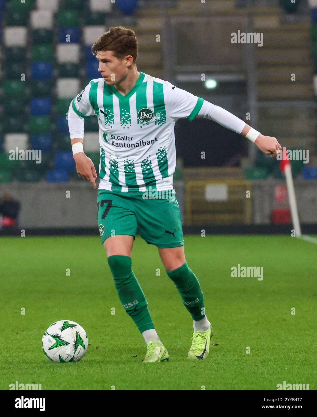 Windsor Park, Belfast, Nordirland, Großbritannien. November 2024. UEFA Europa Conference League (Ligasaison – Spieltag 3) – Larne gegen St. Gallen. Fußballer St. Gallen Fußballspieler Kevin Csoboth (77) Stockfoto