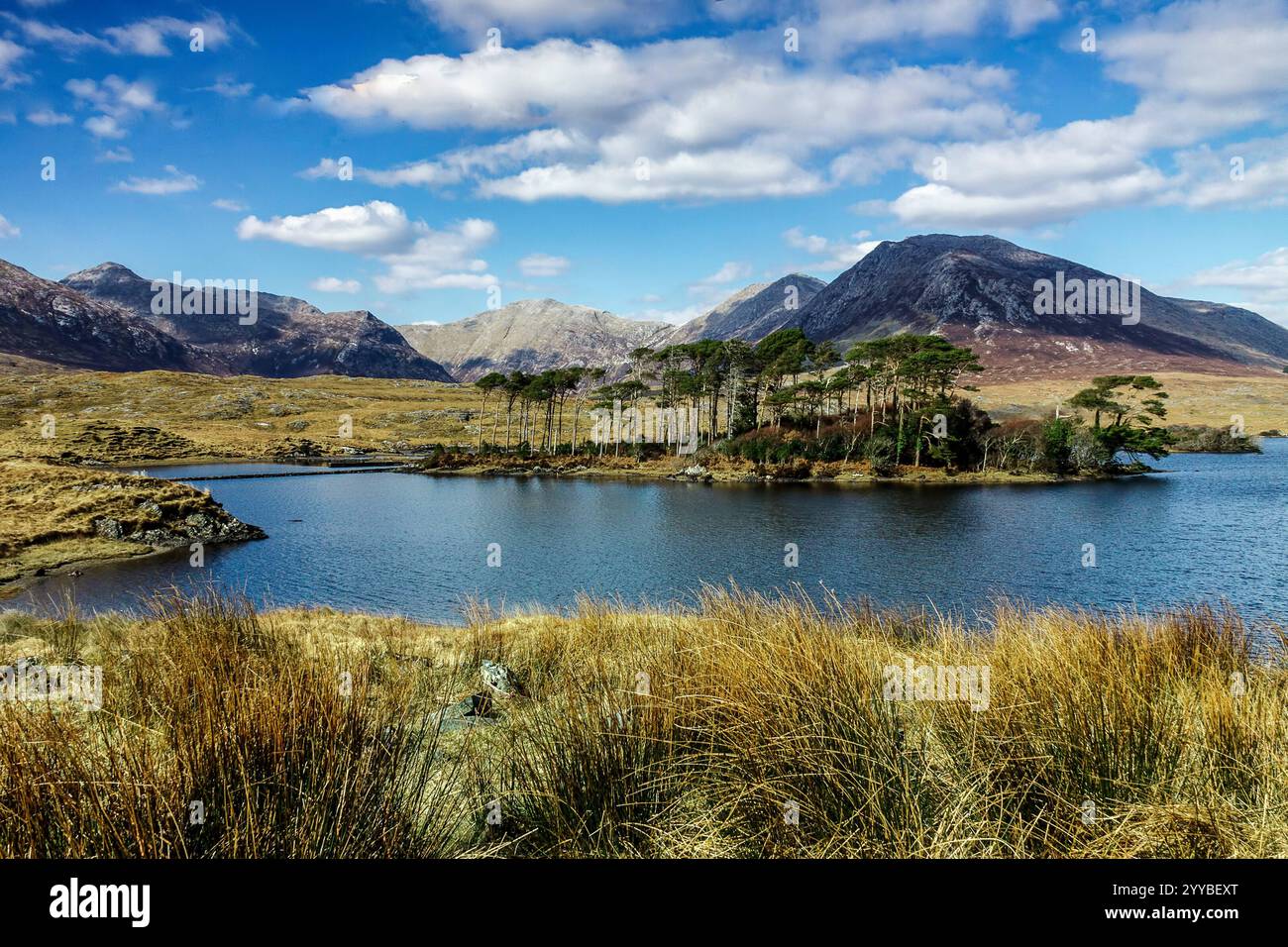 Derryclare Lough in der schönen Region Connemara im County Galway Irland. Ein beliebter Ort für Besucher des Landes. Stockfoto