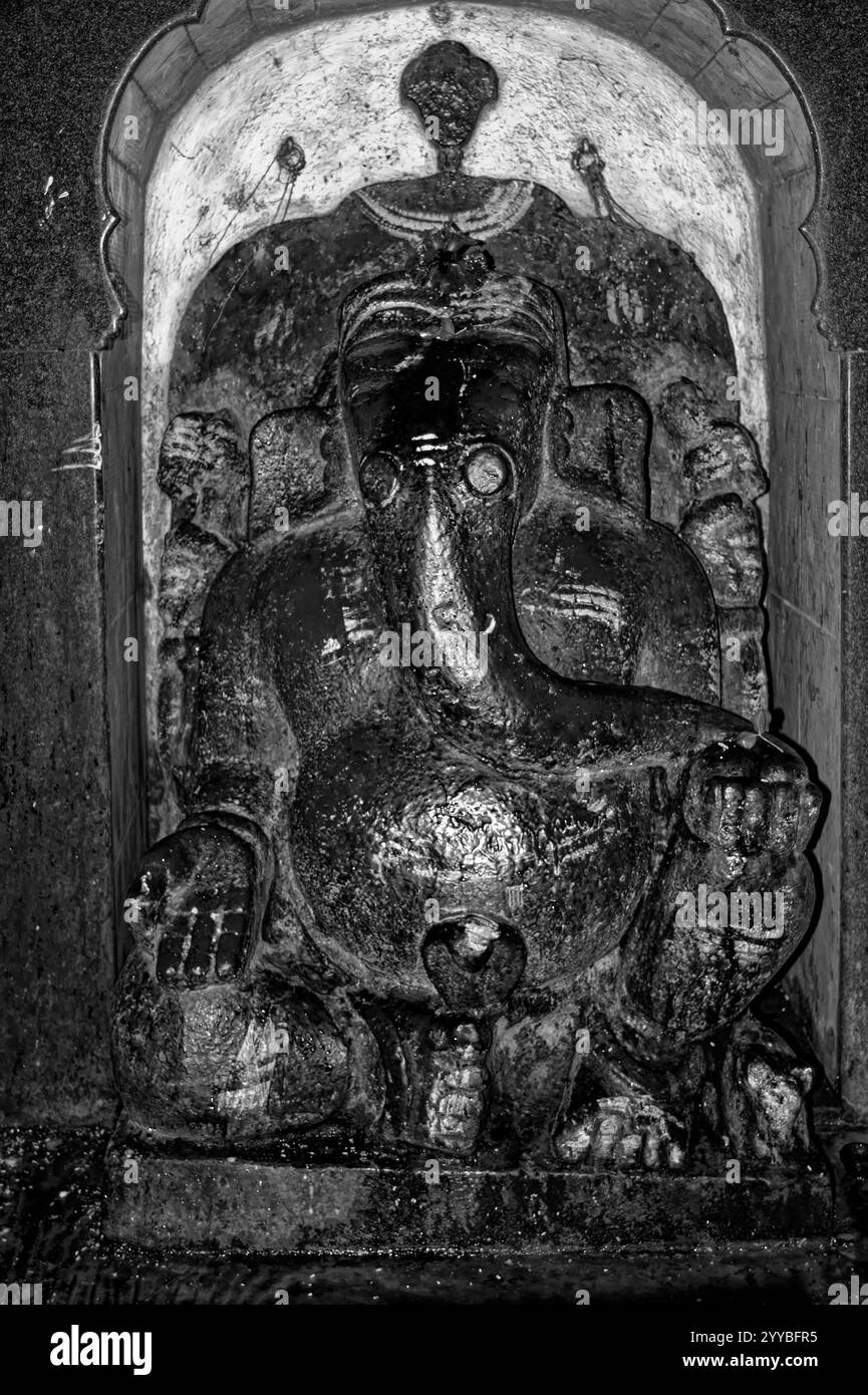 Idol des Hindugottes Ganesh im Tempel von Rashin Stockfoto