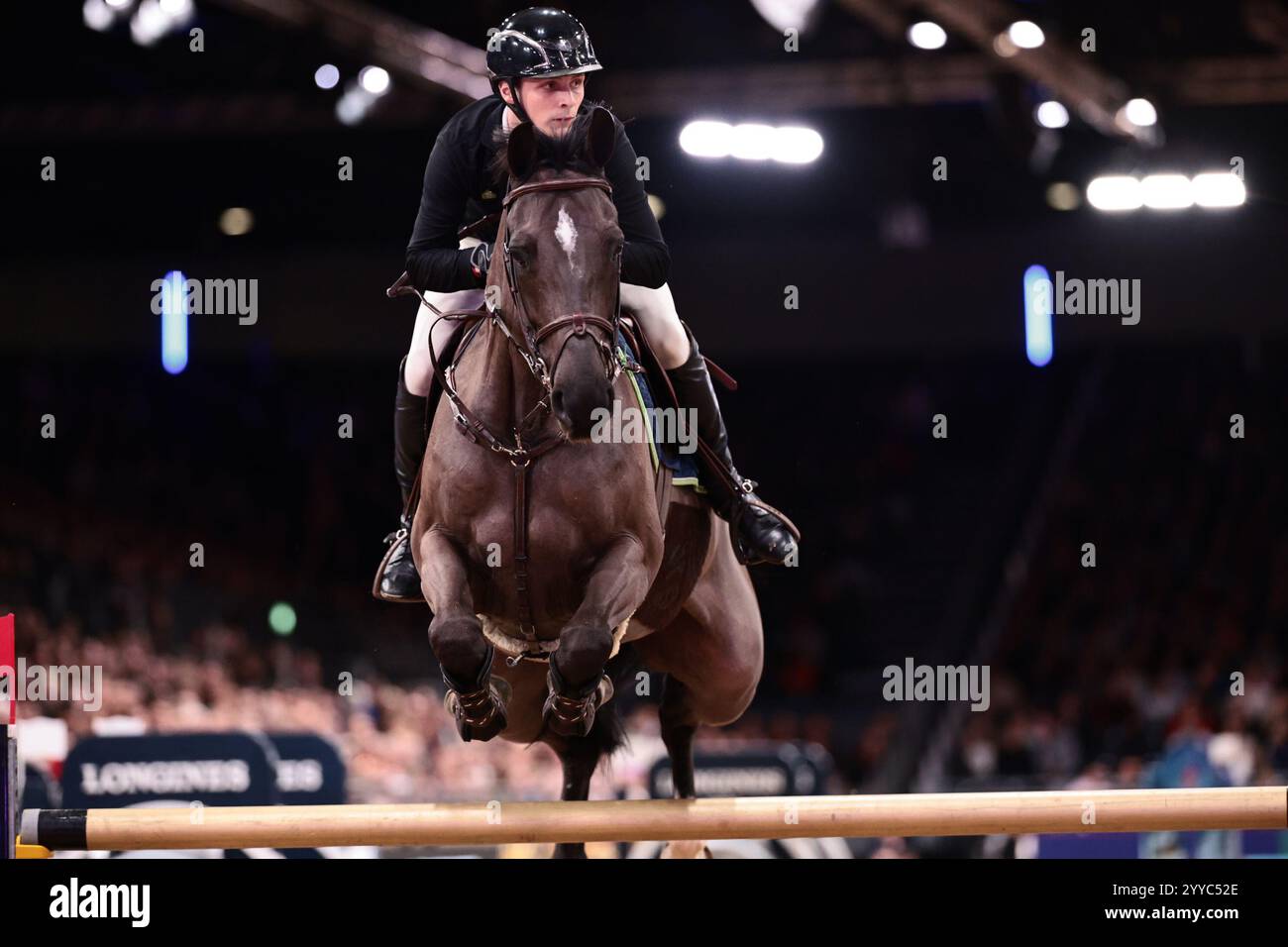 London, Großbritannien. Dezember 2024. Mans Thijssen aus den Niederlanden mit Freude während des London Grand Prix auf der London International Horse Show am 20. Dezember 2024 in London, Großbritannien (Foto von Maxime David - MXIMD Pictures) Credit: MXIMD Pictures/Alamy Live News Stockfoto