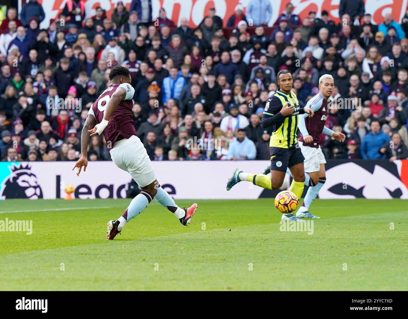 Birmingham, Großbritannien. Dezember 2024. Jhon Duran von Aston Villa erzielte das erste Tor des Spiels (1:0) während des Premier League-Spiels im Villa Park, Birmingham. Der Bildnachweis sollte lauten: Andrew Yates/Sportimage Credit: Sportimage Ltd/Alamy Live News Stockfoto