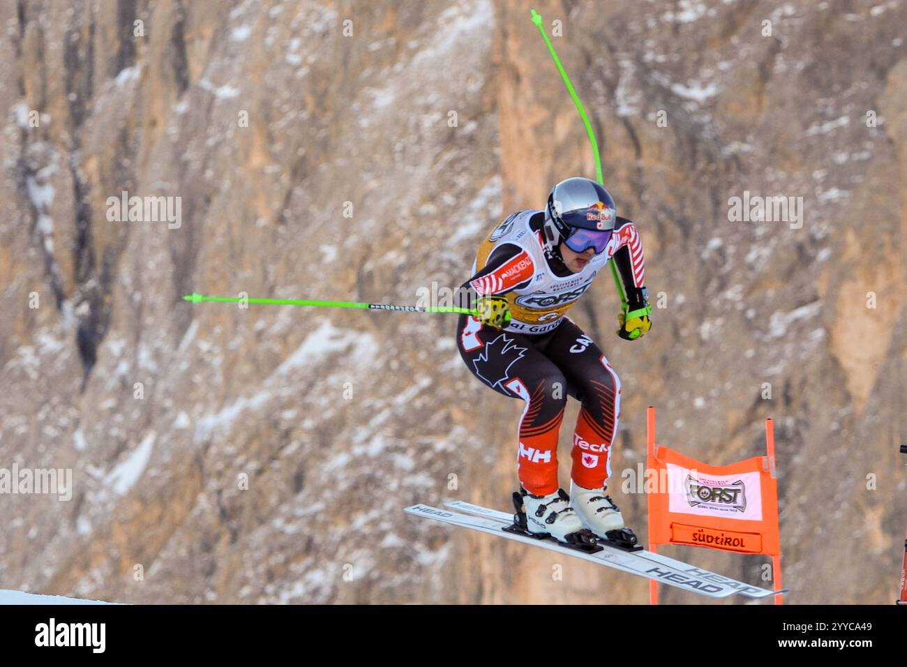 James Crawford vom Team Canada tritt am 21. Dezember 2024 beim Audi FIS Alpine Ski World Cup, dem Abfahrtsrennen der Herren auf der Saslong-Piste in Val Gardena, Bozen, Italien, an. Quelle: Roberto Tommasini/Alamy Live News Stockfoto