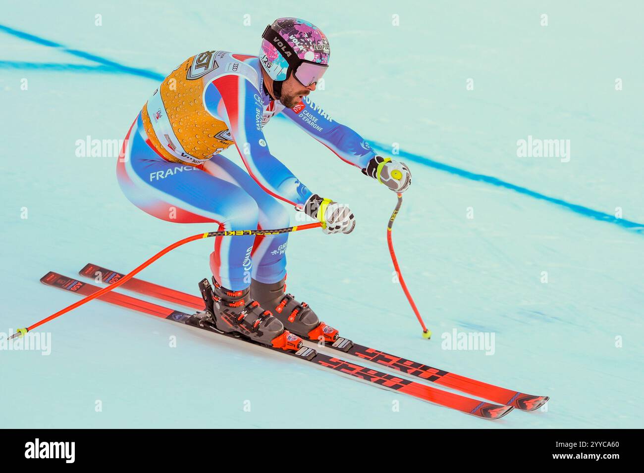 Maxence Muzaton vom Team France tritt am 21. Dezember 2024 beim Audi FIS Alpine Ski World Cup, dem Abfahrtsrennen der Herren auf der Saslong-Piste in Gröden, Bozen, Italien, an. Quelle: Roberto Tommasini/Alamy Live News Stockfoto