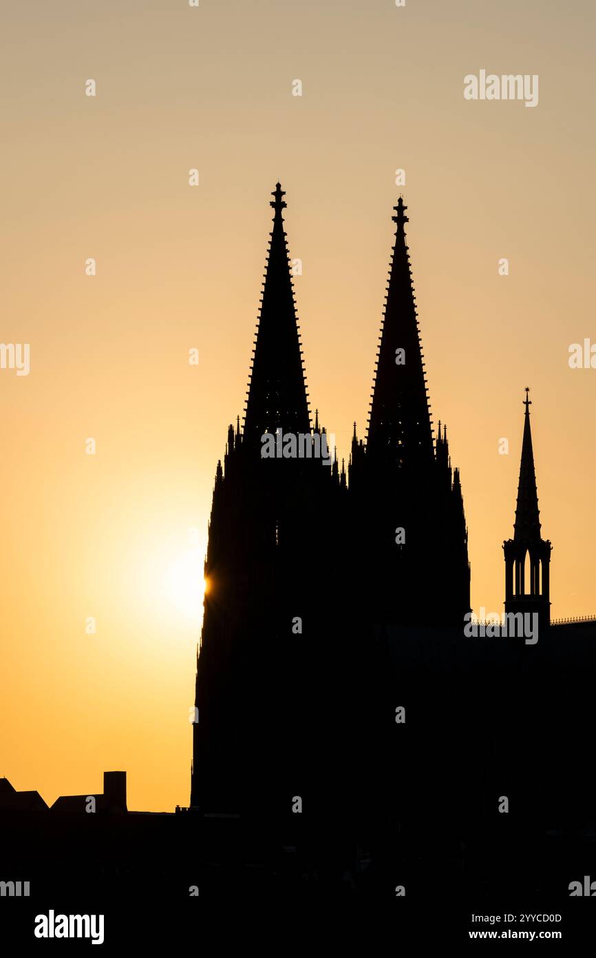 Kölner Dom bei Sonnenuntergang, Köln, Nordrhein-Westfalen, Deutschland Stockfoto
