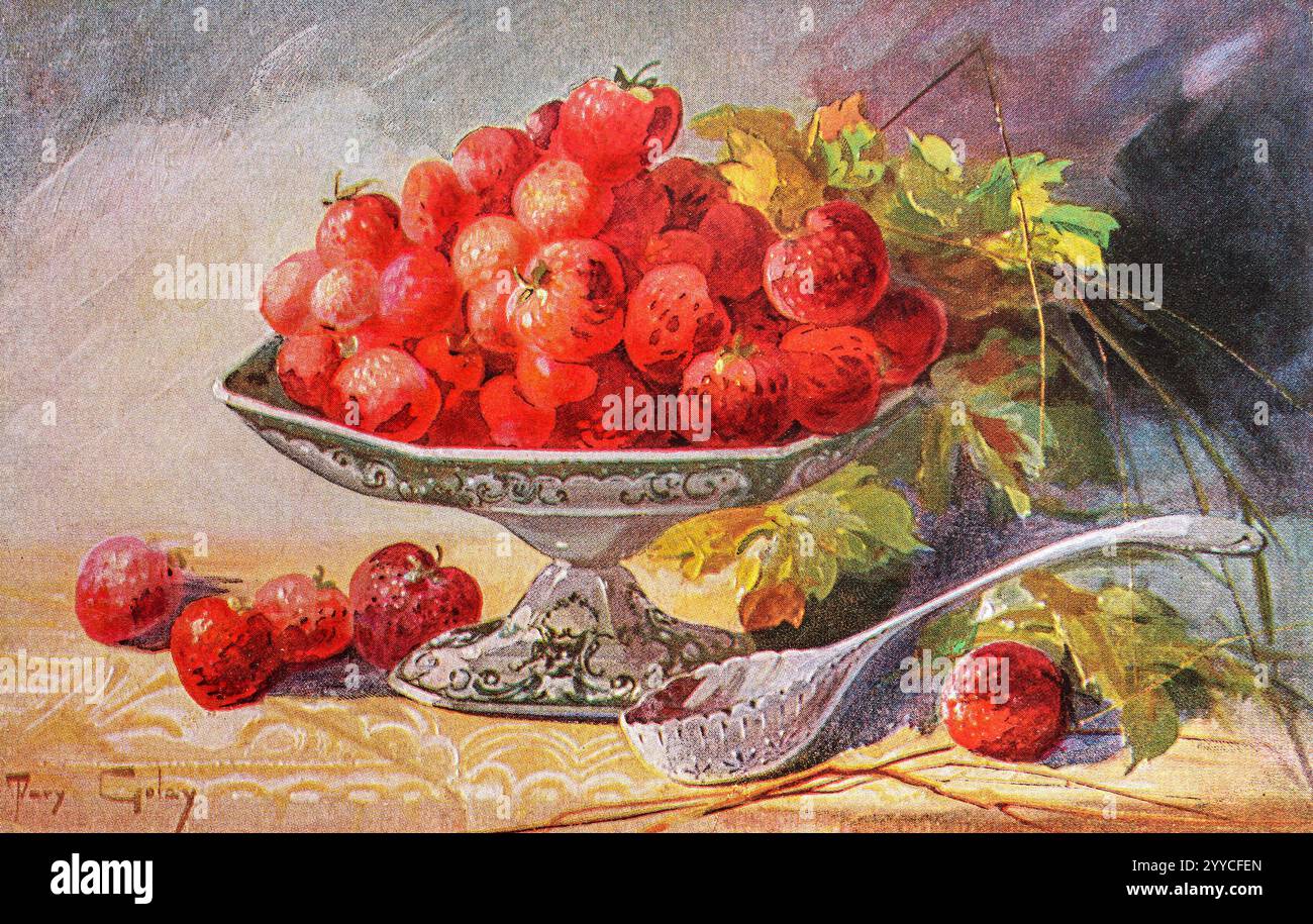 Vintage-Postkarte 1910-1920 mit Stillleben von Erdbeeren in einer porzellanschale auf einem Ständer und einem Silberlöffel. Stockfoto