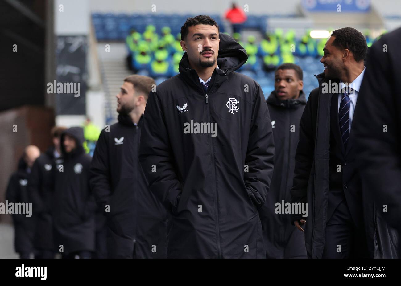 Rangers' Jefte kam vor dem Spiel der Premier League im Ibrox Stadium in Glasgow an. Bilddatum: Samstag, 21. Dezember 2024. Stockfoto