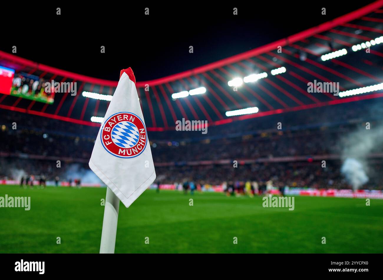Eckfahne im Spiel FC BAYERN MÜNCHEN - RB LEIPZIG 5-1 am 20. Dezember 2024 in München. Saison 2024/2025, 1.Bundesliga, FCB, München, Spieltag 15, 15.Spieltag Fotograf: ddp Images/STAR-Images - DFL-VORSCHRIFTEN VERBIETEN JEDE VERWENDUNG VON FOTOS als BILDSEQUENZEN und/oder QUASI-VIDEO - Credit: ddp Media GmbH/Alamy Live News Stockfoto