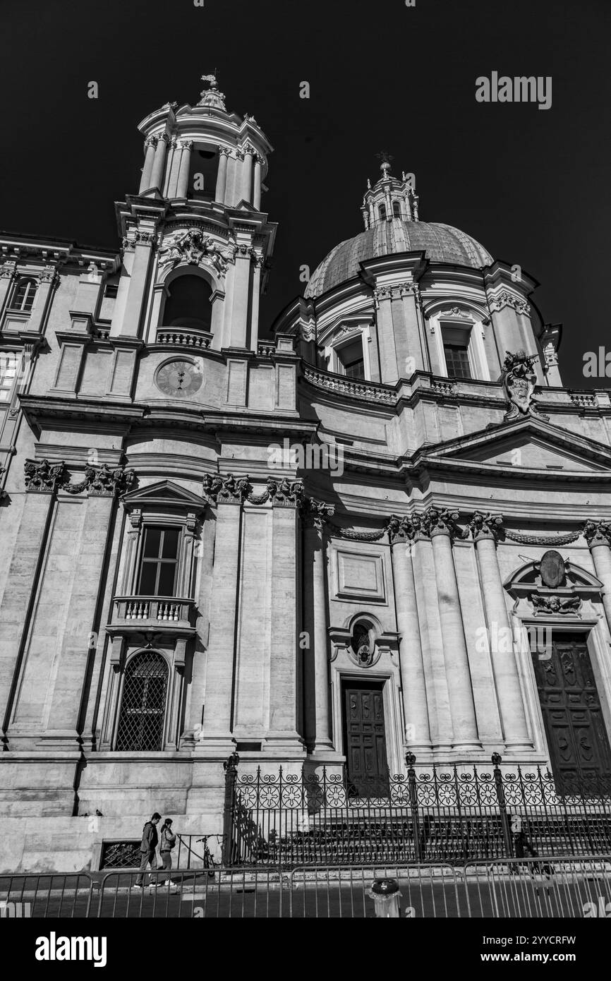 Rom, Italien - 5. April 2019: Die Piazza Navona ist ein öffentlicher Platz in Rom, der auf dem Domitian-Stadion in Form eines offenen Raumes des Stadions errichtet wurde Stockfoto