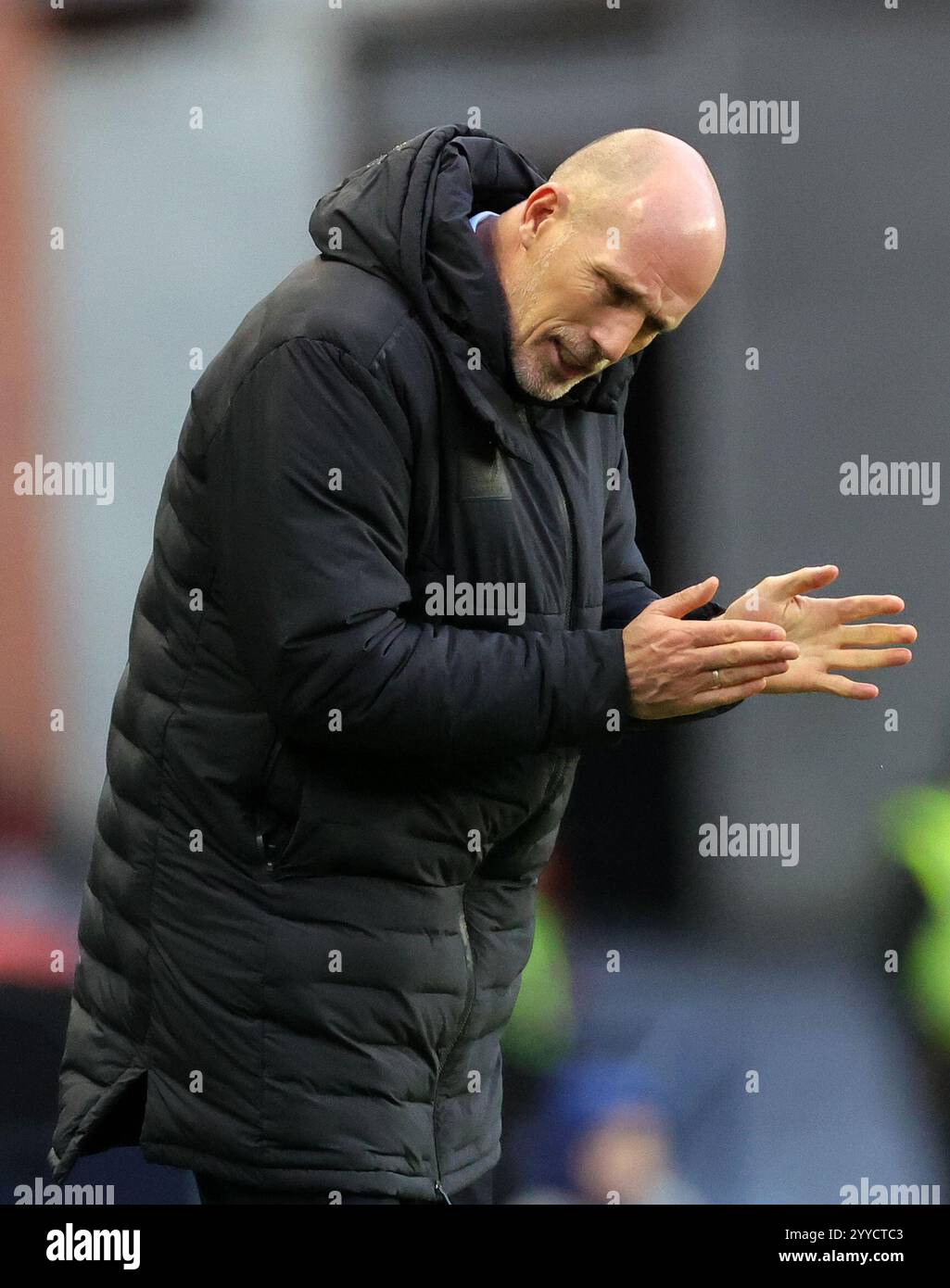 Rangers-Manager Philippe Clement war beim Premier League-Spiel im Ibrox Stadium in Glasgow an der Touchline. Bilddatum: Samstag, 21. Dezember 2024. Stockfoto