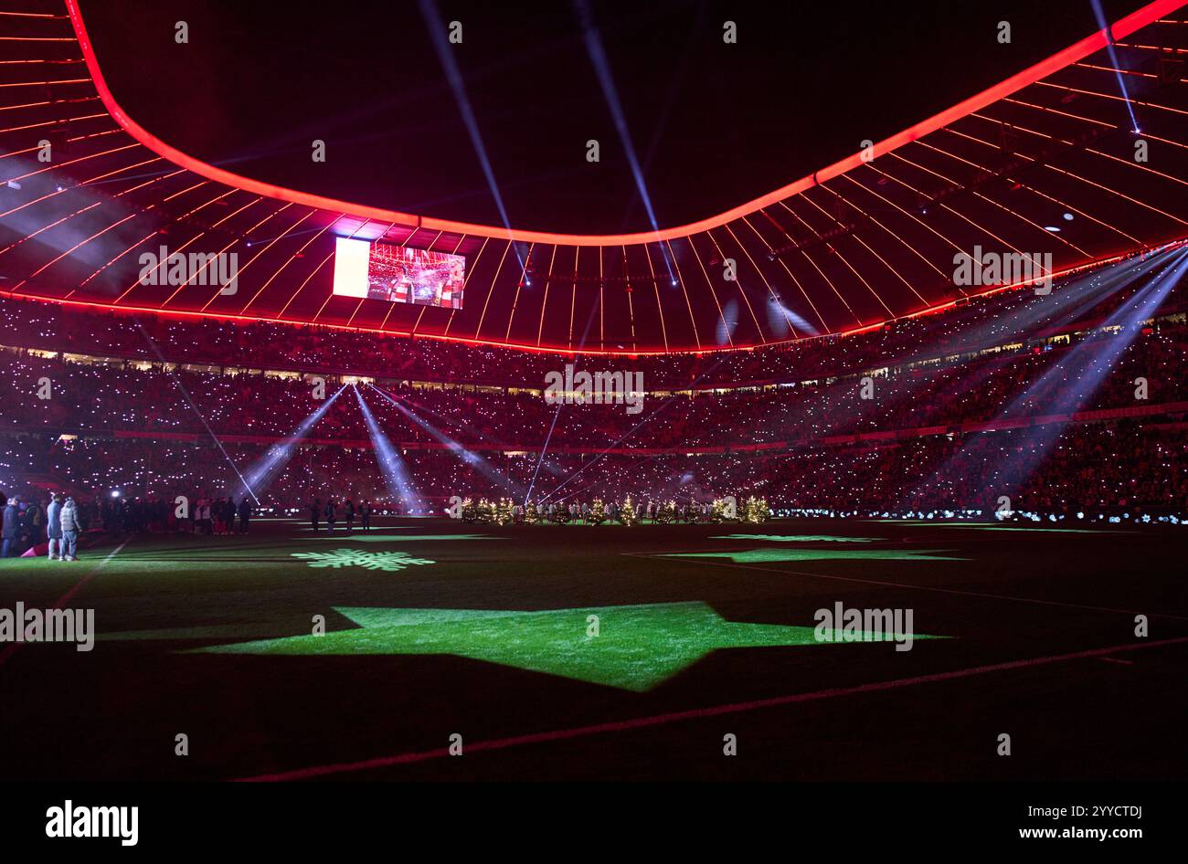 FC BAYERN MÜNCHEN - RB LEIPZIG 5-1 am 20. Dezember 2024 in München bricht die Weihnachtsfeier aufgrund eines Angriffs auf den Magdeburger Weihnachtsmarkt ab. Saison 2024/2025, 1.Bundesliga, FCB, München, Spieltag 15, 15.Spieltag Fotograf: ddp Images/STAR-Images - DFL-VORSCHRIFTEN VERBIETEN JEDE VERWENDUNG VON FOTOS als BILDSEQUENZEN und/oder QUASI-VIDEO - Credit: ddp Media GmbH/Alamy Live News Stockfoto