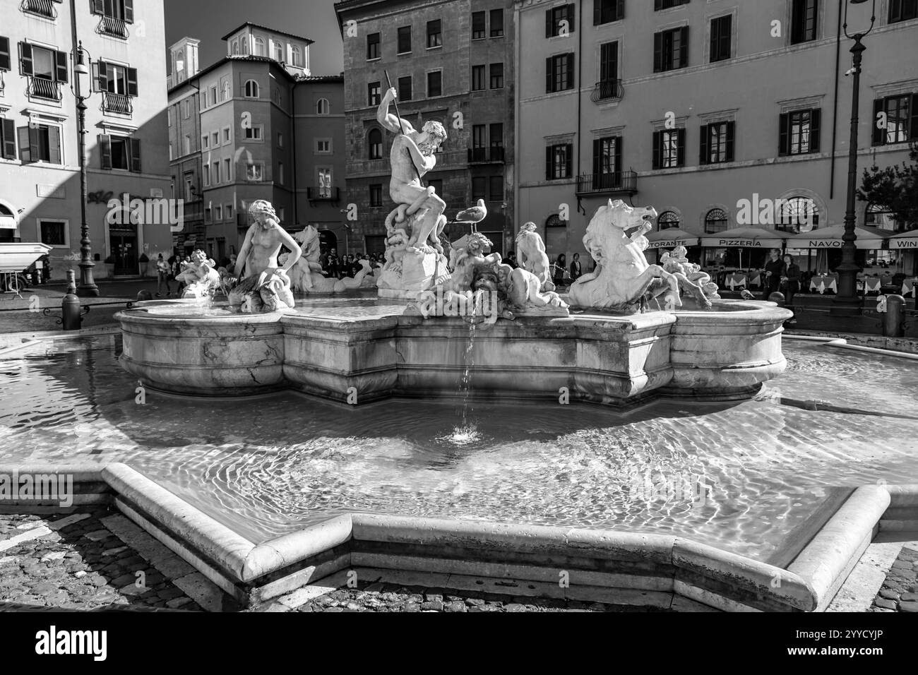 Rom, Italien - 5. April 2019: Die Piazza Navona ist ein öffentlicher Platz in Rom, der auf dem Domitian-Stadion in Form eines offenen Raumes des Stadions errichtet wurde Stockfoto