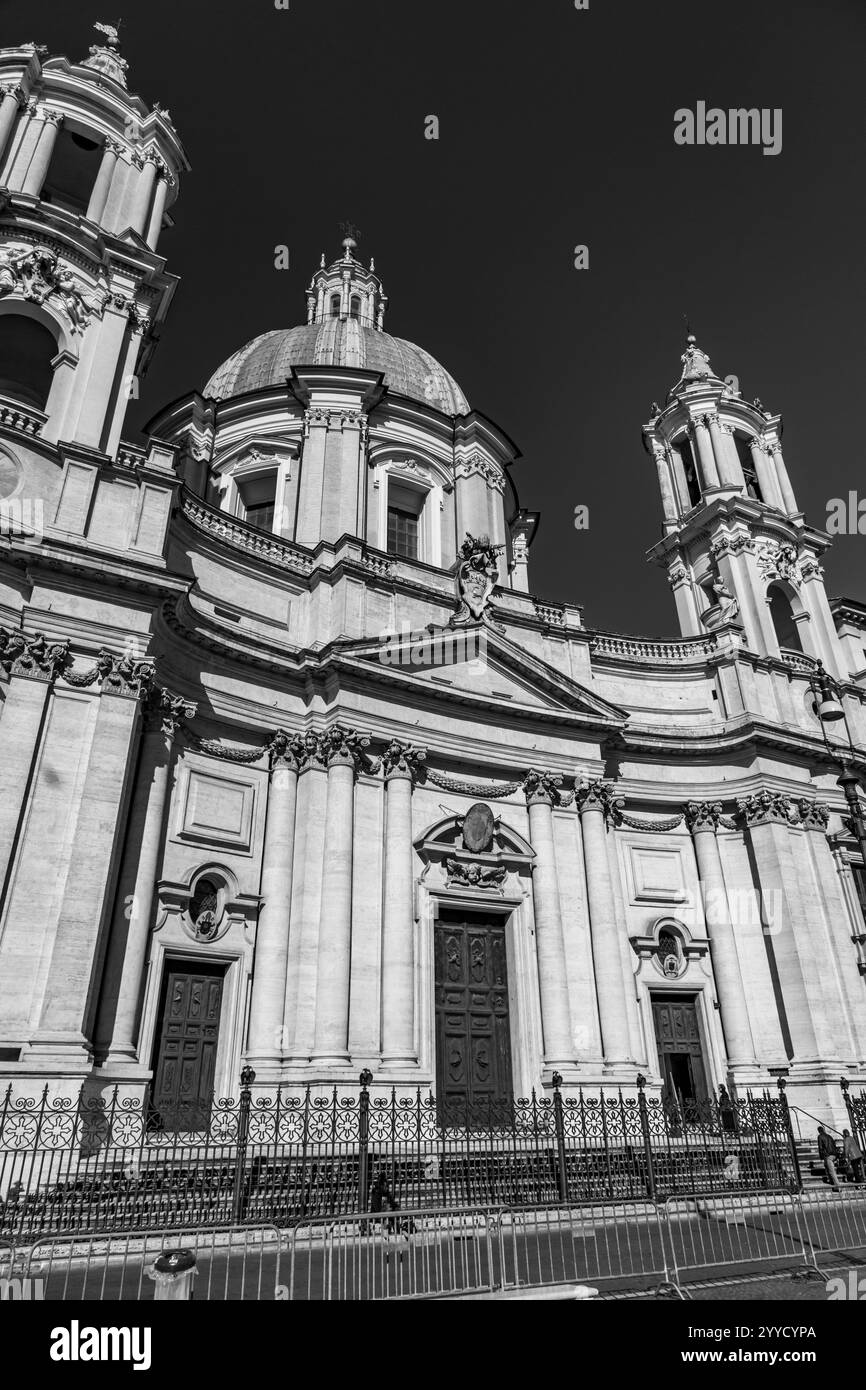 Rom, Italien - 5. April 2019: Die Piazza Navona ist ein öffentlicher Platz in Rom, der auf dem Domitian-Stadion in Form eines offenen Raumes des Stadions errichtet wurde Stockfoto