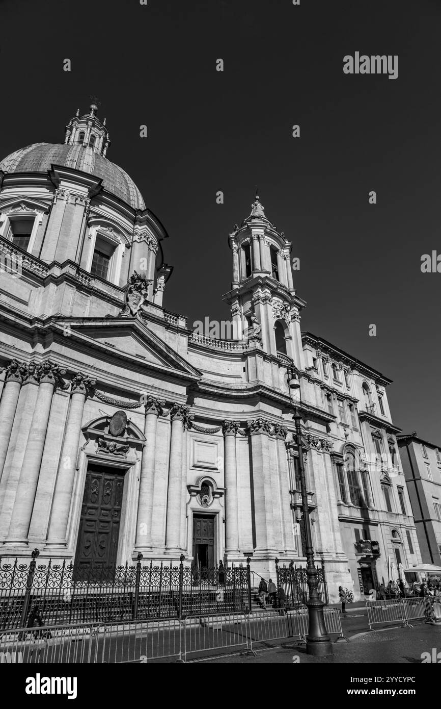 Rom, Italien - 5. April 2019: Die Piazza Navona ist ein öffentlicher Platz in Rom, der auf dem Domitian-Stadion in Form eines offenen Raumes des Stadions errichtet wurde Stockfoto