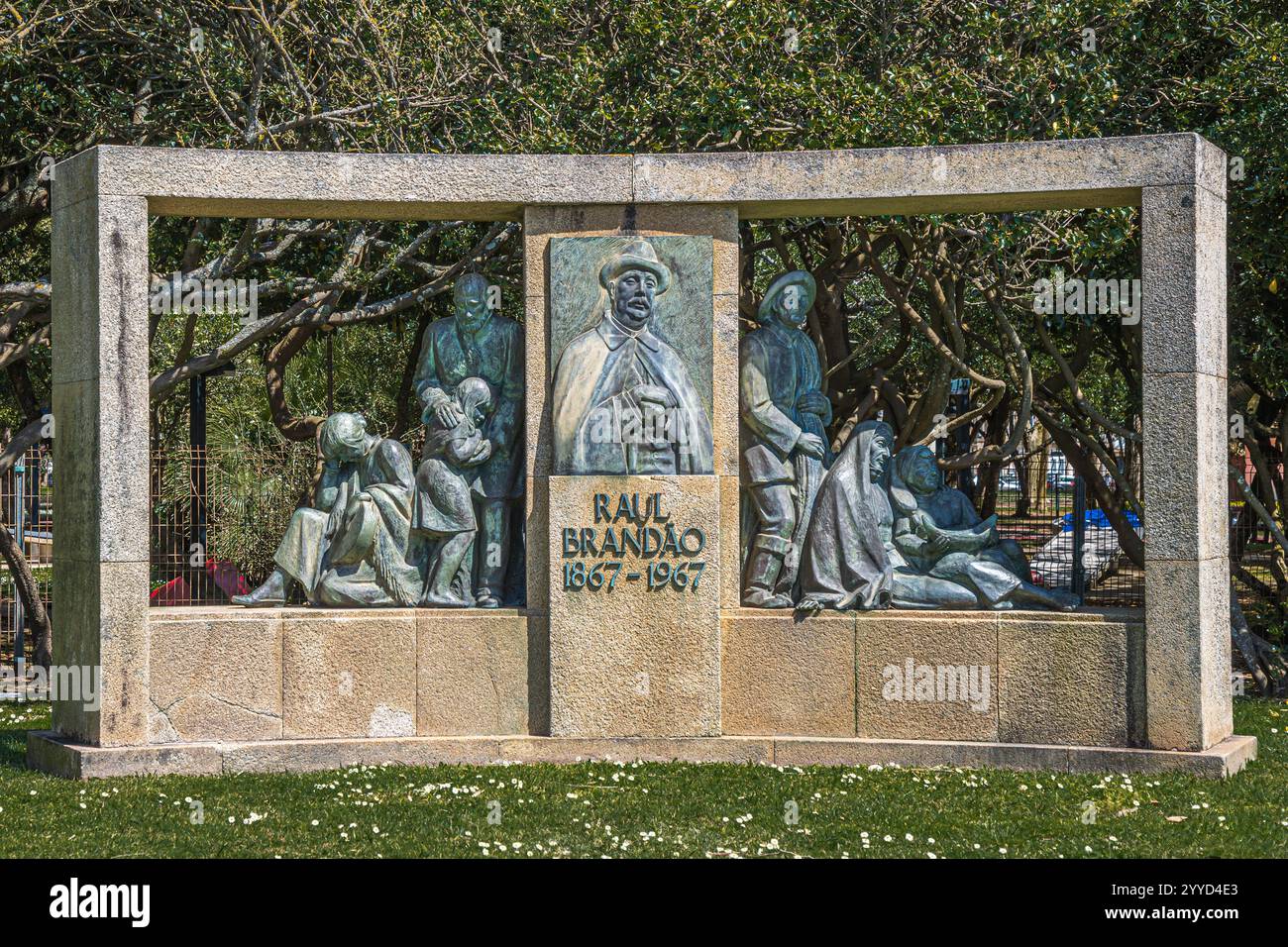 PORTO, PORTUGAL - 11. APRIL 2024: Das Denkmal für Raul Brandão erinnert an den hundertjährigen Geburtstag des portugiesischen Schriftstellers und Soldaten Raul Bran Stockfoto