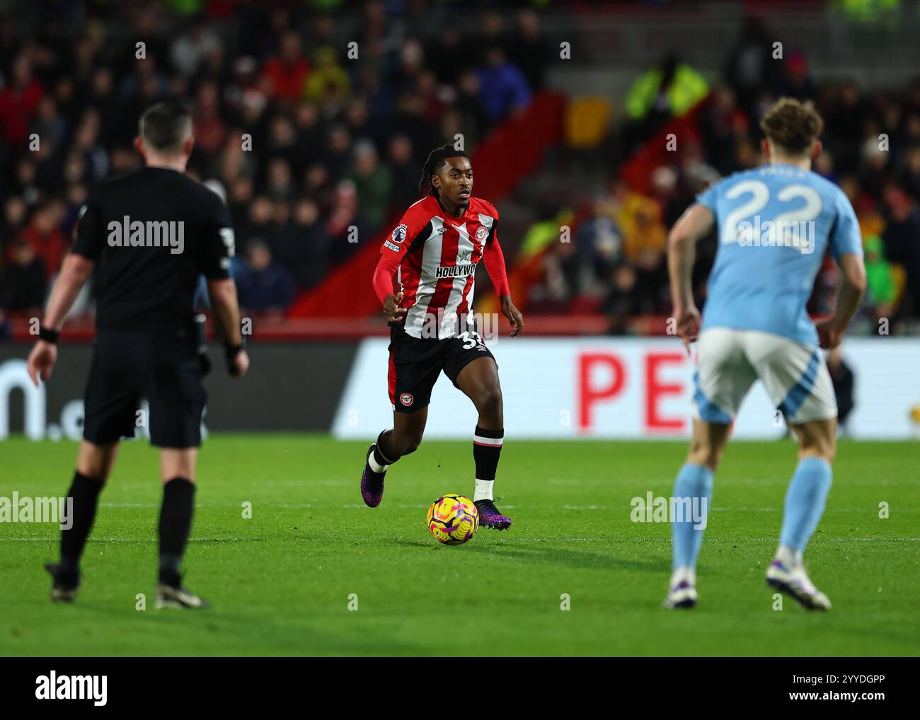 Dezember 2024; Gtech Community Stadium, Brentford, London, England; Premier League Football, Brentford gegen Nottingham Forest, Paris Maghoma von Brentford am Ball Stockfoto