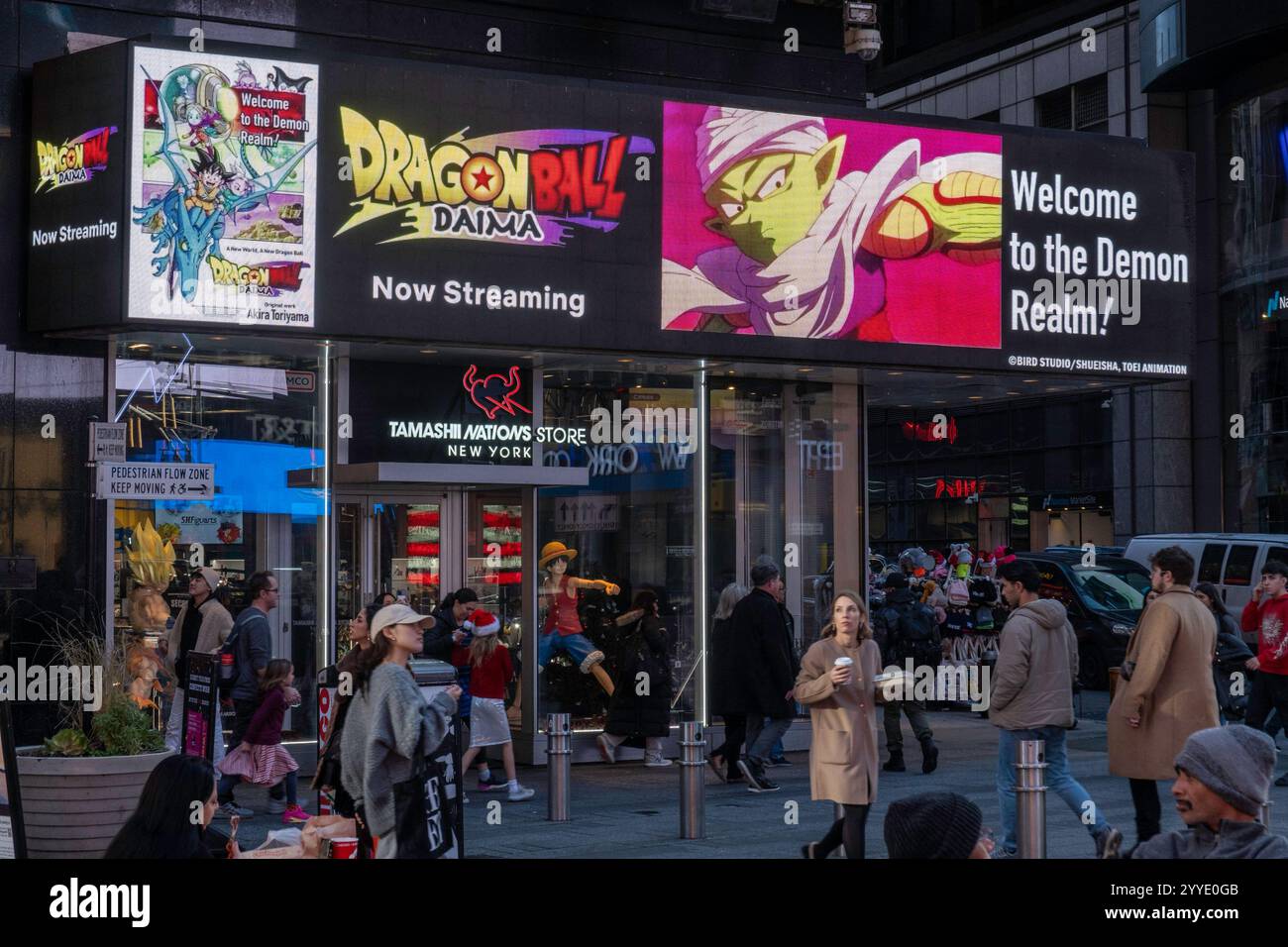 Der Tamashii Nations Store am Times Square ist ein Ort für den Kauf beliebter japanischer Sammlerfiguren, New York City, USA 2024 Stockfoto