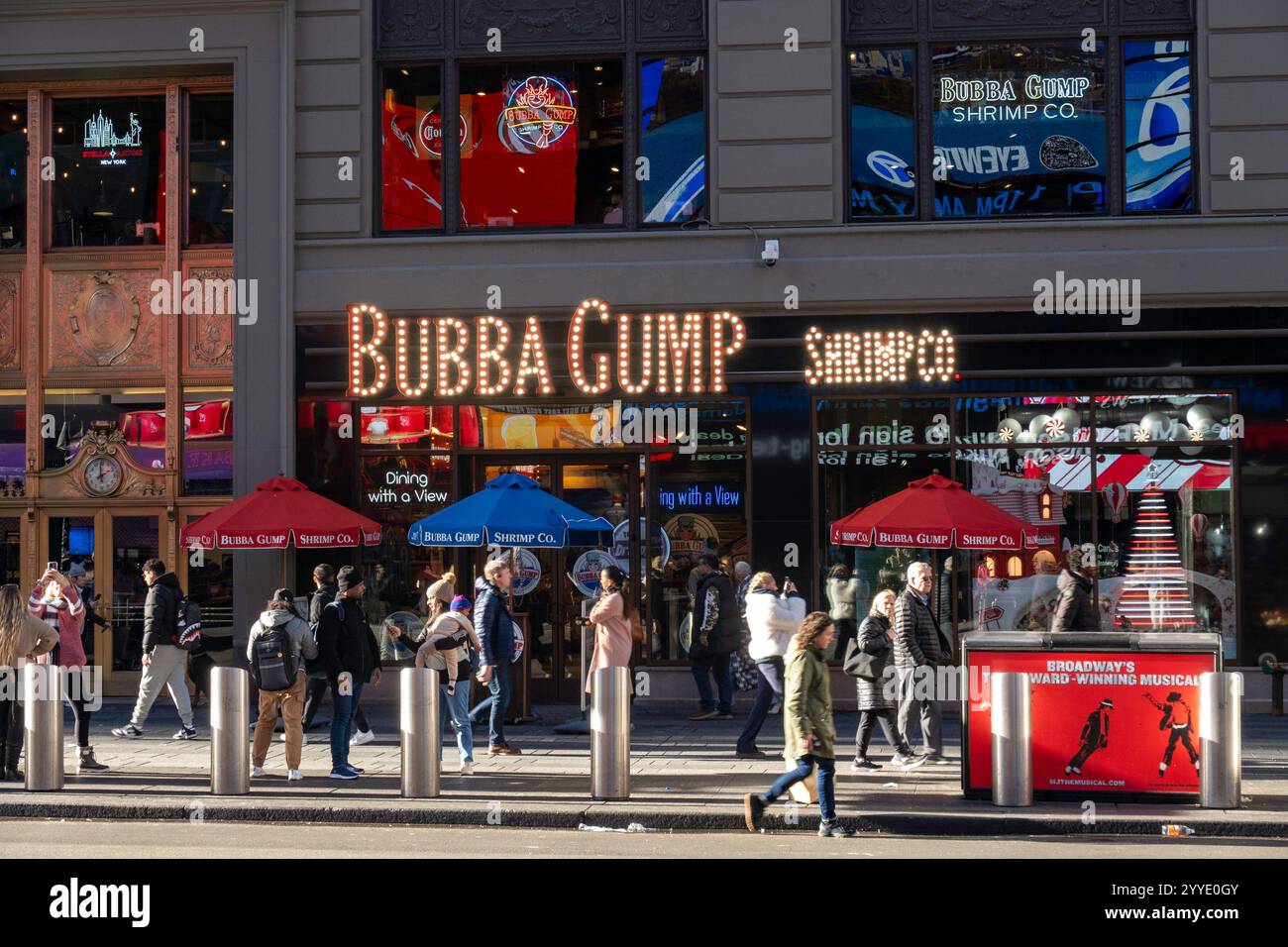 Die Bubba Gump Shrimp Company ist ein zwangloses Fast-Food-Restaurant am Times Square, 2024, New York City, USA Stockfoto