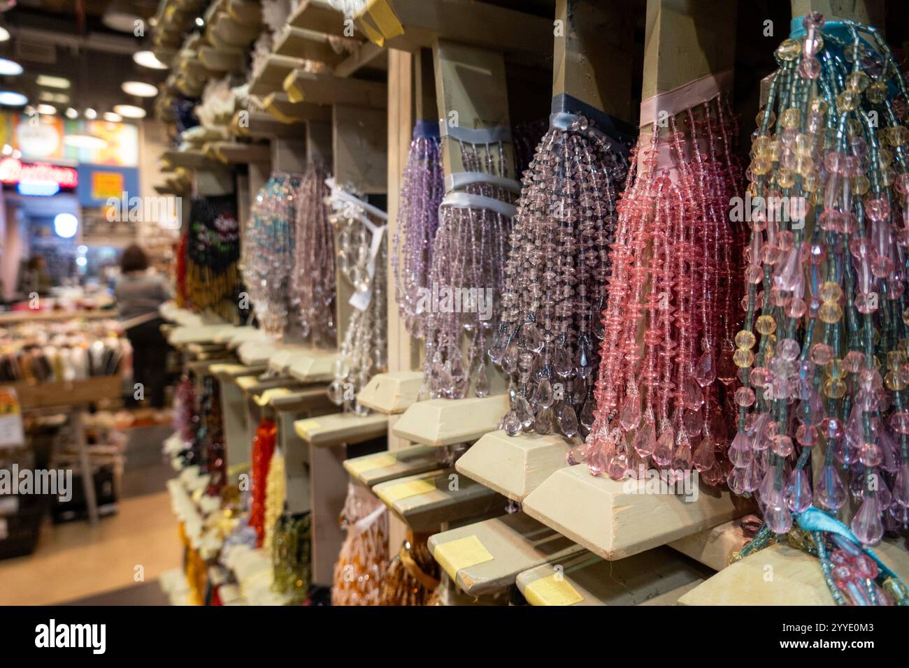 Der Garment District in Manhattan bietet Materialien für die Modebranche und DIY, 2024, New York City, USA Stockfoto