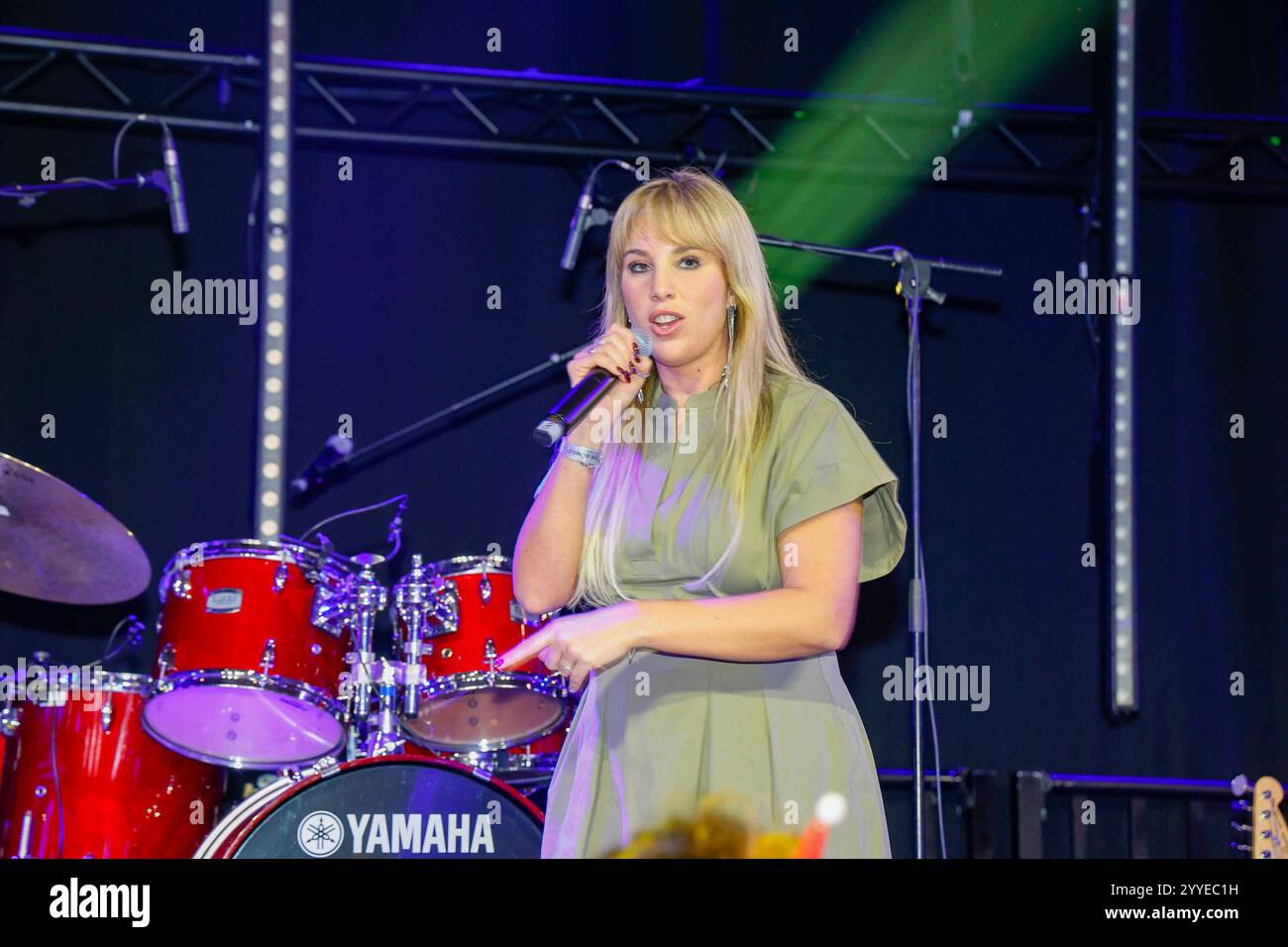 Annemarie Eillfeld bei Frank Zanders 30. Weihnachtsfeier für Obdachlose 2024 im Estrel Convention Center. *** Annemarie Eillfeld bei Frank Zanders 30 Weihnachtsfeier für Obdachlose 2024 im Estrel Convention Center Stockfoto