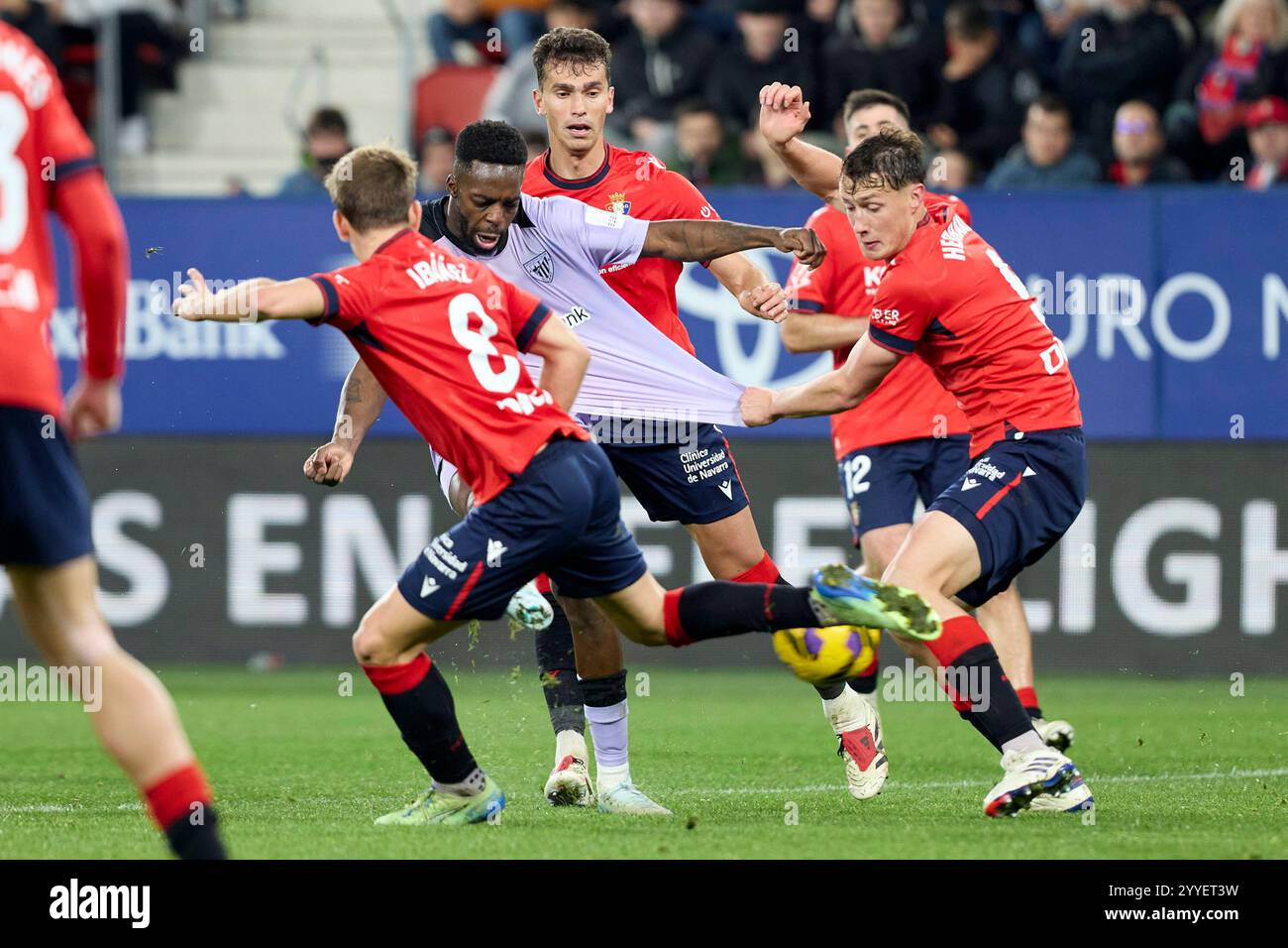 Pamplona, Spanien. Dezember 2024. Jorge Herrando (Verteidiger; CA Osasuna), Iñaki Williams (Stürmer; Atletic Club), Pablo Ibañez (Mittelfeldspieler; CA Osasuna) und Lucas Torró (Mittelfeldspieler; CA Osasuna), die während des spanischen Fußballspiels der Liga EA im Spiel zwischen CA Osasuna und Atletic Club im Sadar-Stadion zu sehen waren. Endergebnis: CA Osasuna 1-2 Atletic Club. (Foto: Fernando Pidal/SOPA Images/SIPA USA) Credit: SIPA USA/Alamy Live News Stockfoto