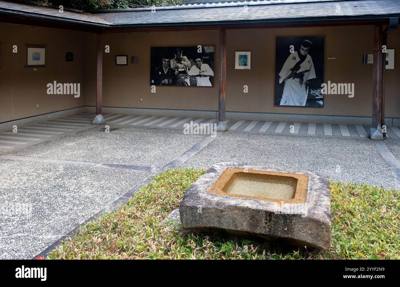 Hofgalerie von Okochi Denjiro Jidaigeki Filmfotos, berühmter japanischer Filmschauspieler des frühen 20. Jahrhunderts auf dem Anwesen Okochi Sanso Villa in Kyoto, Japan Stockfoto