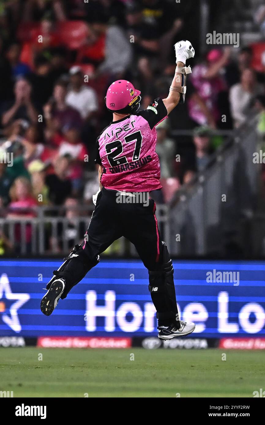 Sydney, Australien. Dezember 2024. Ben Dwarshuis von Sydney Sixers feiert während des Spiels zwischen Sydney Thunder und Sydney Sixers im ENGIE Stadium. Sydney Sixers gewinnen ihr Spiel in der Big Bash League gegen Sydney Thunder im ENGIE Stadium mit 5 Wickets. Sydney Thunder: 163/5 (20 Overs), Sydney Sixers 164/5 (20 Overs). Quelle: SOPA Images Limited/Alamy Live News Stockfoto