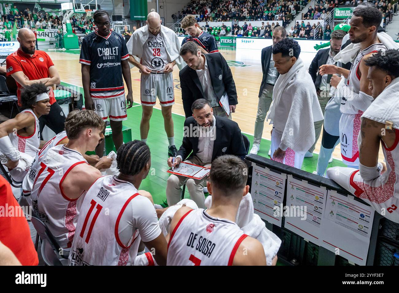 (C) Denis TRASFI / MAXPPP - au Palais des Sports de Nanterre le 21-12-2024 - Basketball BETCLIC ELITE - Nanterre 92 - Cholet Basket - EntraineurFabric Stockfoto