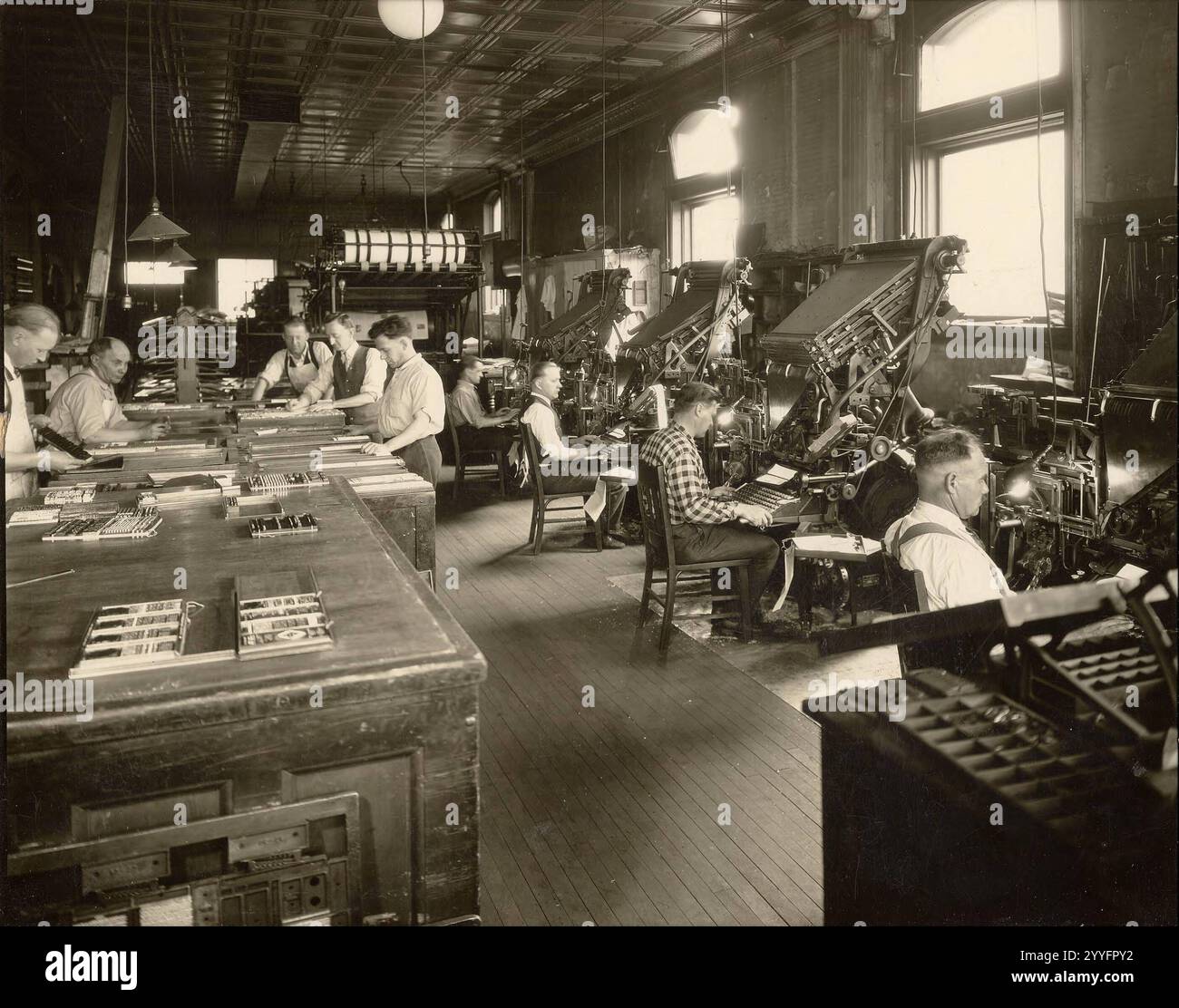 Tyomies Newspaper Composing Room Personal, Superior, Wisconsin, 1928. Vintage-Zeitungsfoto aus dem Työmies-Archiv um die 1920er Jahre Stockfoto