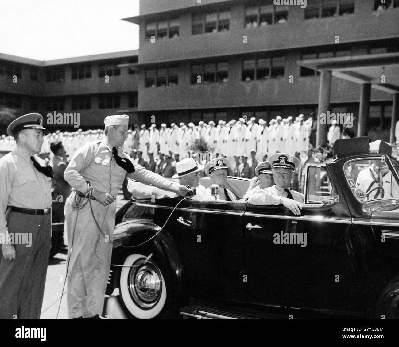 Präsident Franklin D. Roosevelt besucht das Krankenhaus in Honolulu ...