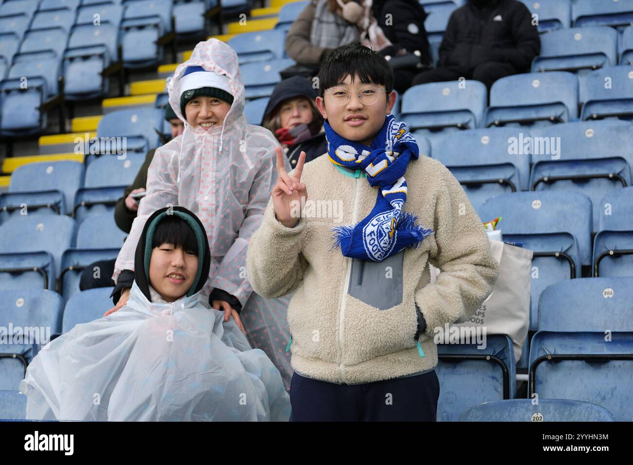 King Power Stadium, Leicester, Großbritannien. Dezember 2024. Premier League Football, Leicester City gegen Wolverhampton Wanderers; Leicester City Fans im King Power Stadium vor dem Start Credit: Action Plus Sports/Alamy Live News Stockfoto