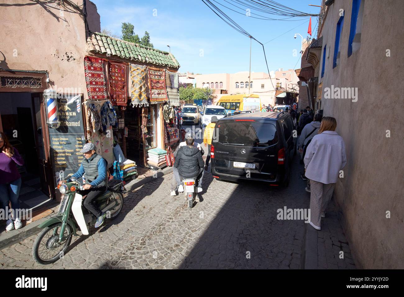Stau in der engen Medina-Straße von marrakesch, marokko Stockfoto