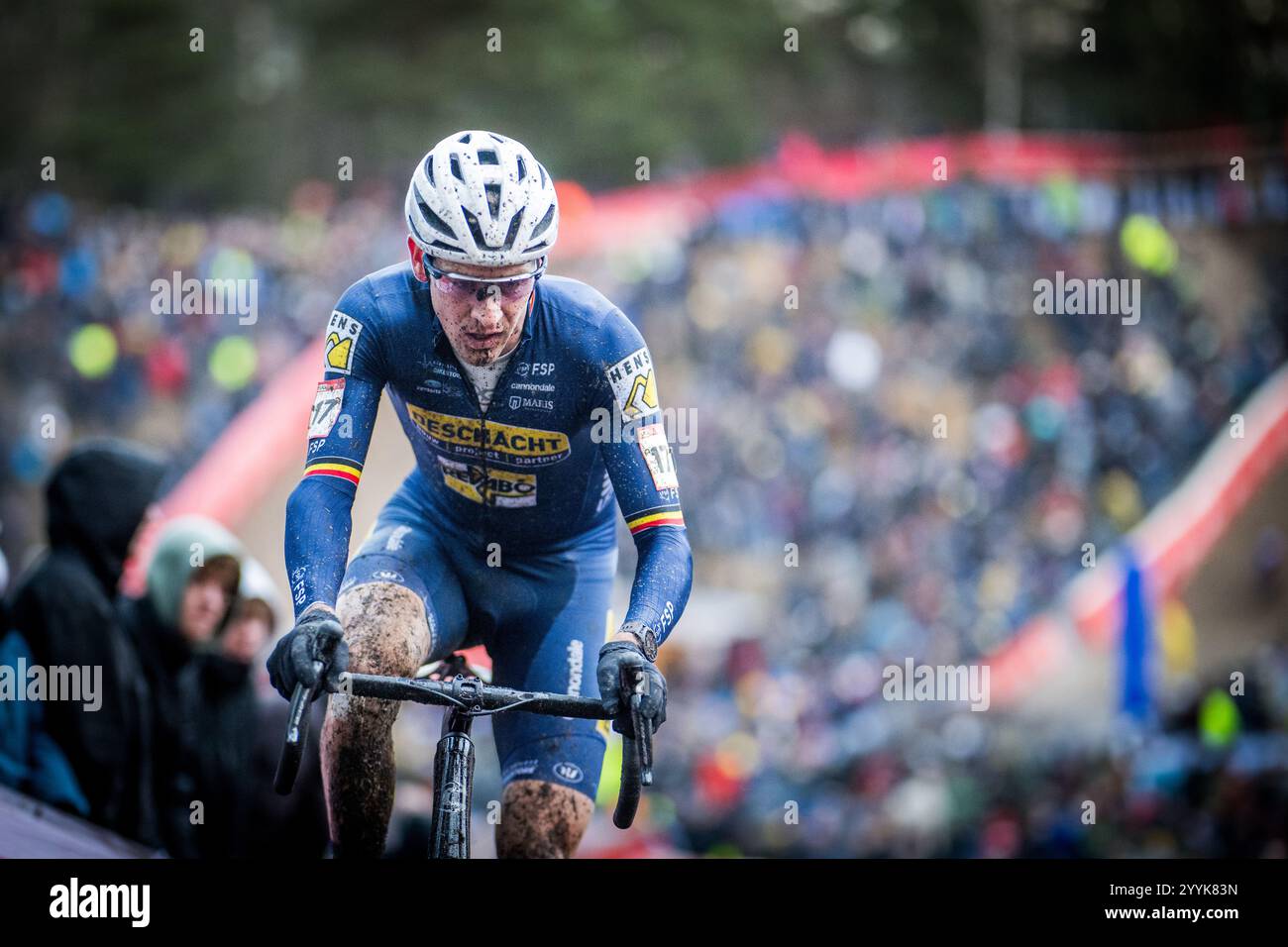 Der belgische Toon Aerts wurde während des Herren-Elite-Rennens beim Cyclocross-Weltcuprennen in Zonhoven am Sonntag, den 22. Dezember 2024, in der 6. Etappe (von 12) des UCI-Weltmeisterschaftswettbewerbs in Aktion gesetzt. BELGA FOTO JASPER JACOBS Stockfoto