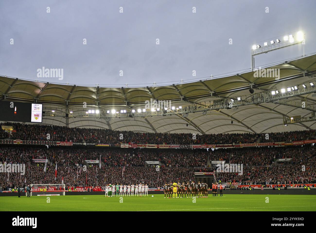 Schweigeminute, Schweigeminute, Trauer, Erinnerung, Schweigen für die Opfer des Terroranschlags auf dem Weihnachtsmarkt in Magdeburg am 20. Dezember Stockfoto