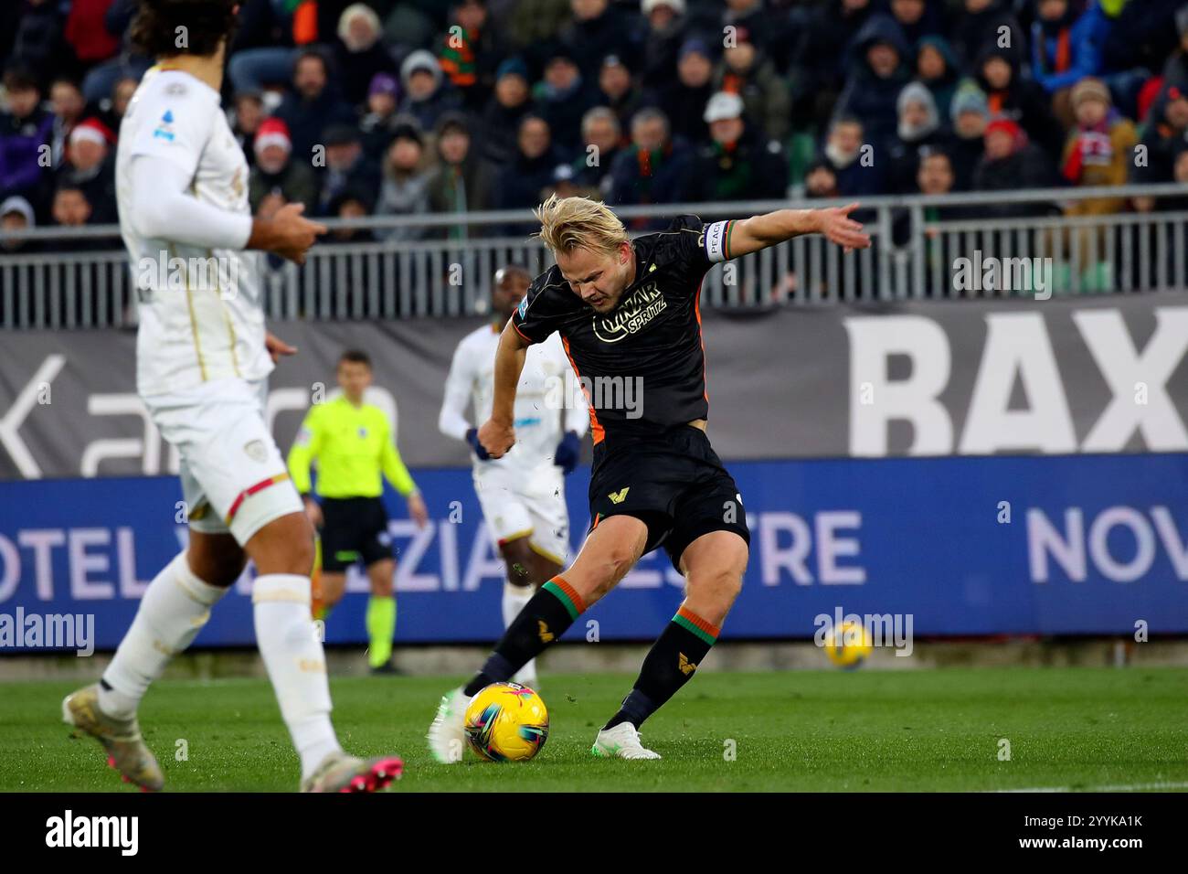 Venezias Joel Pohjanpalo in Aktion während des Fußballspiels Serie A zwischen Venezia und Cagliari im Pier Luigi Penzo Stadion, Nord-Ost Italien, am Sonntag, den 22. Dezember 2024. Sport - Fußball (Foto: Paola Garbuio/Lapresse) Stockfoto