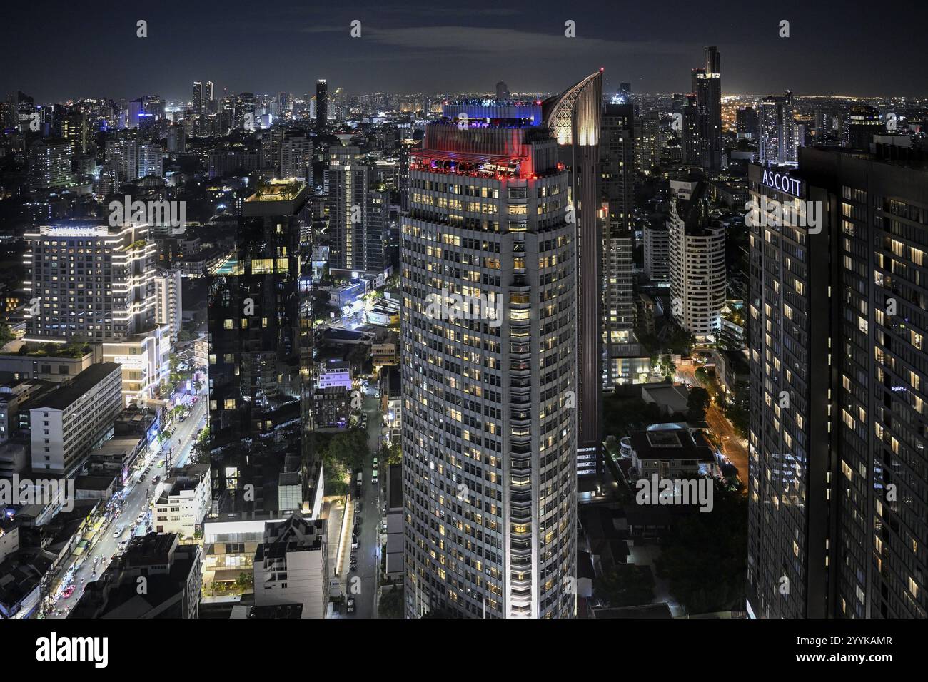 Blick über die Skyline vom T-One Building, Sukhumvit Road, Phra Khanong Viertel, Bangkok, Thailand, Asien Stockfoto