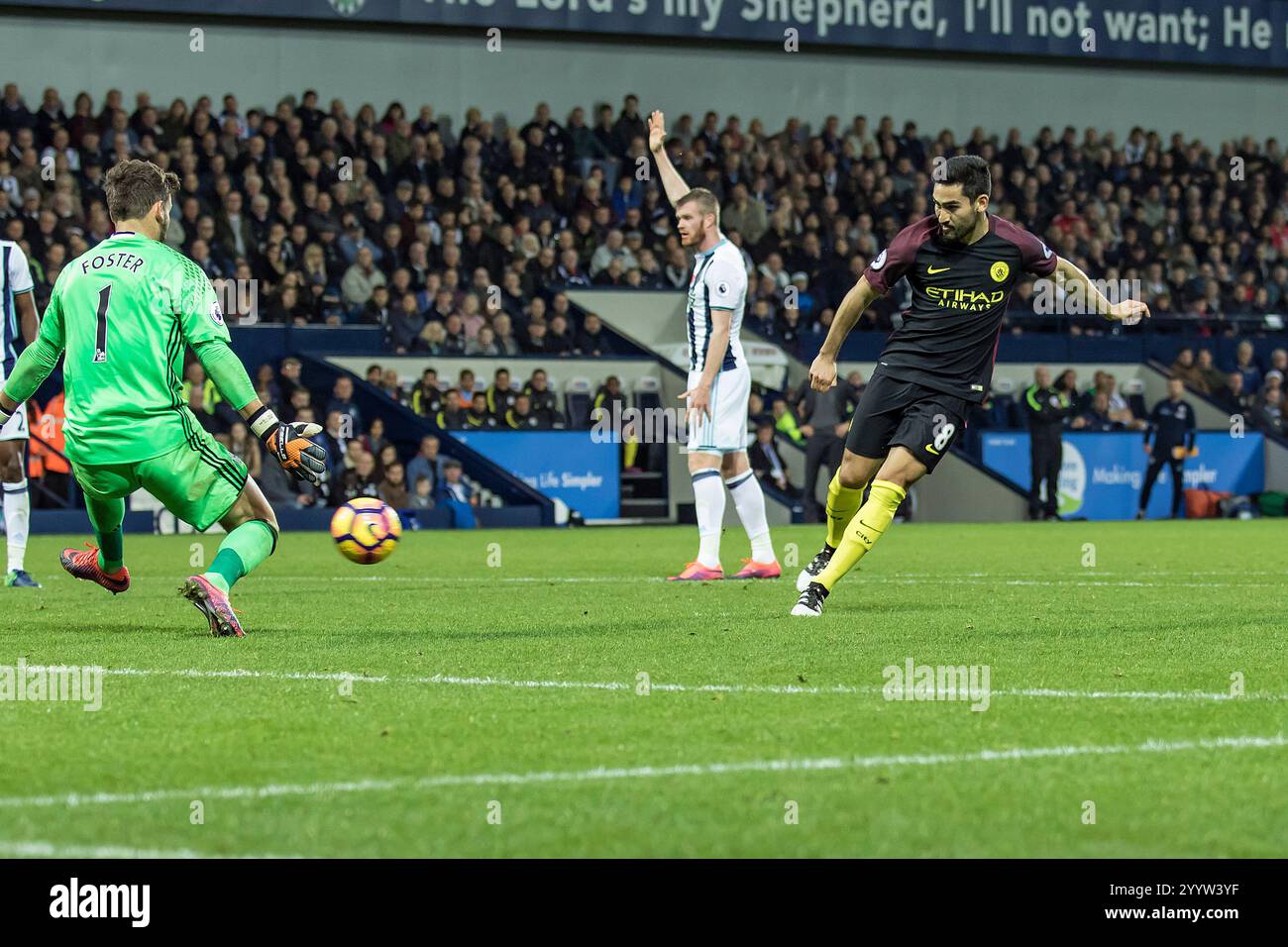 Ilkay Gundogan aus Manchester City schießt und erzielt während des Premier League-Spiels zwischen West Bromwich Albion und Manchester City in den Hawthorns, West Bromwich am Samstag, den 29. Oktober 2016. (Foto: MI News) Stockfoto