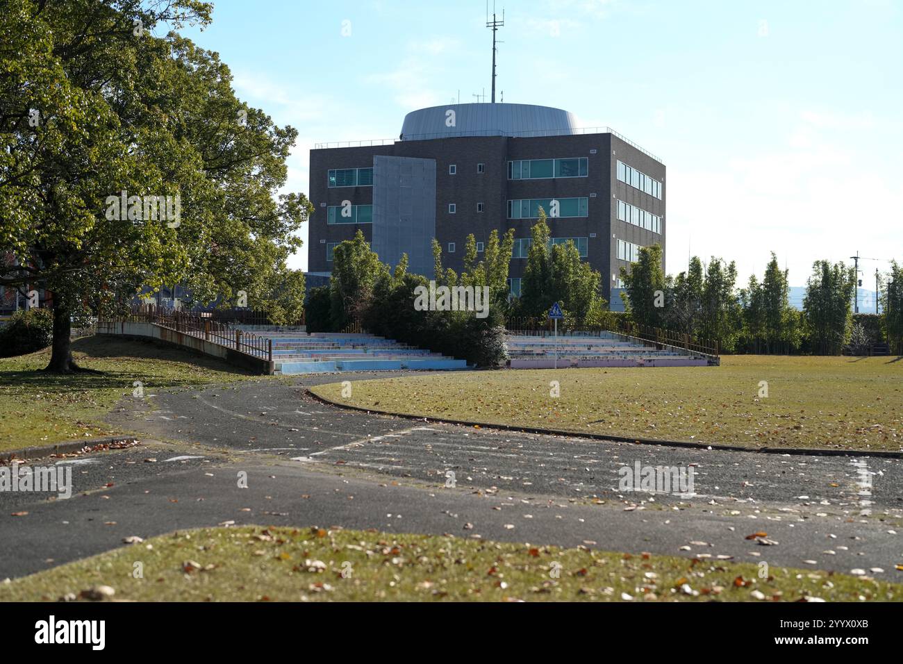 Ein großer Park in Higashi Ward, Fukuoka City, Präfektur Fukuoka, Japan am Morgen des 20. Dezember 2024. Stockfoto