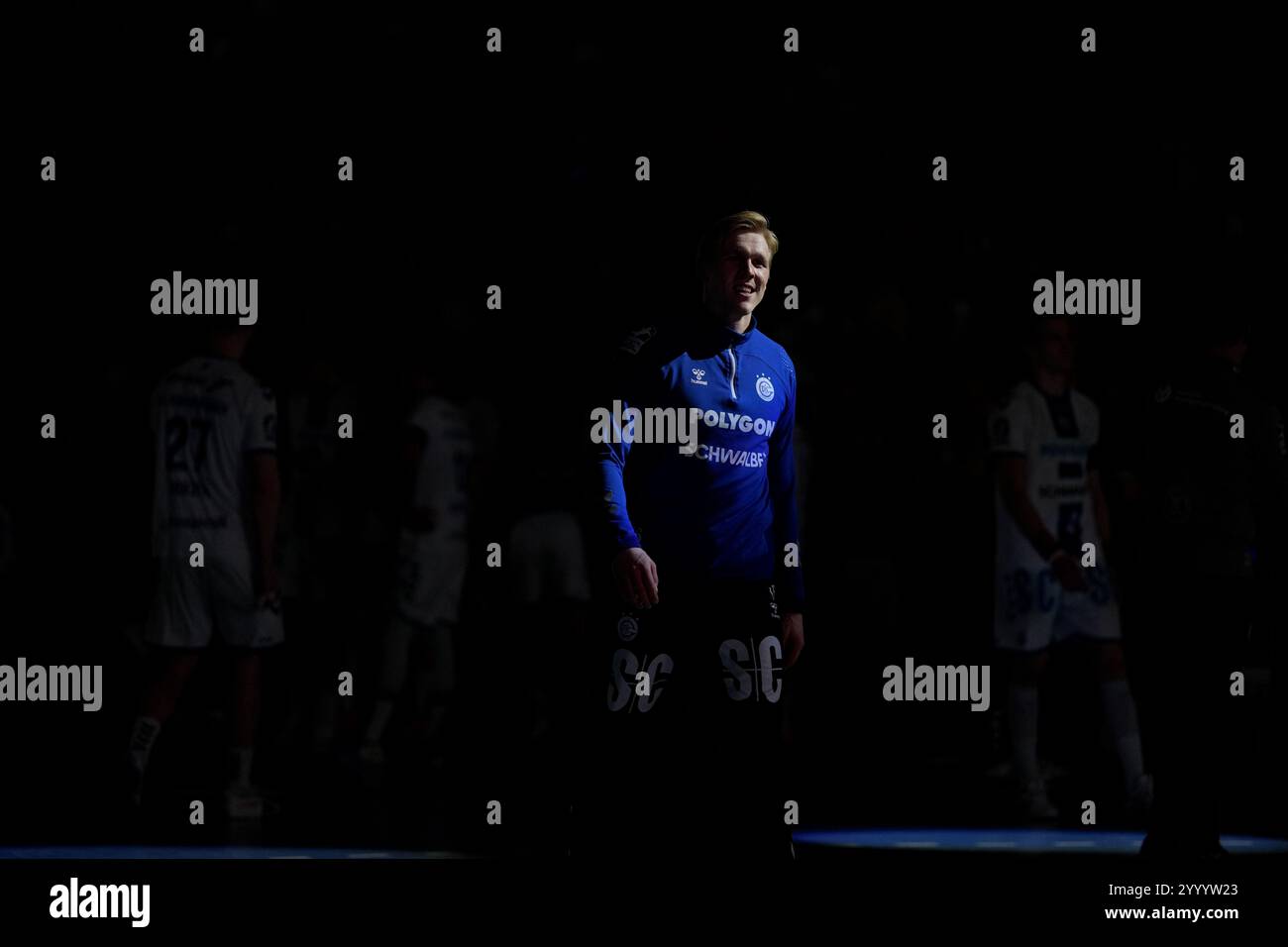 Wetzlar, Deutschland. Dezember 2024. Wetzlar, 22. Dezember 2024: Bertram Obling ( 16 Gummersbach) während des DAIKIN Handball-Bundesliga-Spiels zwischen HSG Wetzlar und VfL Gummersbach in der Buderus-Arena in Wetzlar. (Julia Kneissl/SPP) Credit: SPP Sport Press Photo. /Alamy Live News Stockfoto