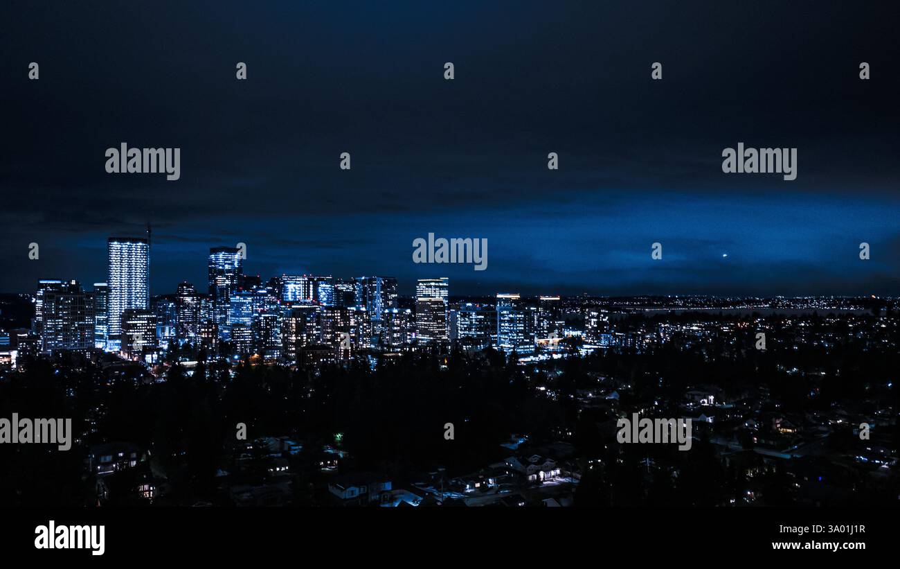 Bellevue WA USA - 7. Februar 2025: Friedliches Stadtlicht im Stadtzentrum von Bellevue Stockfoto