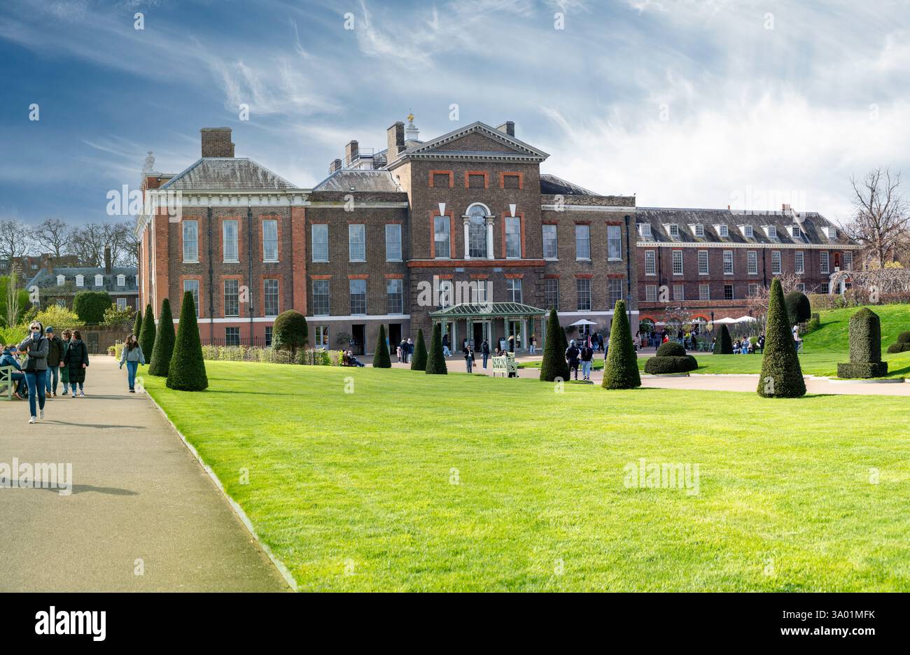 London, Großbritannien - 23. März 2024: Außenansicht des Kensington Palace im Hyde Park, London. UK. Stockfoto