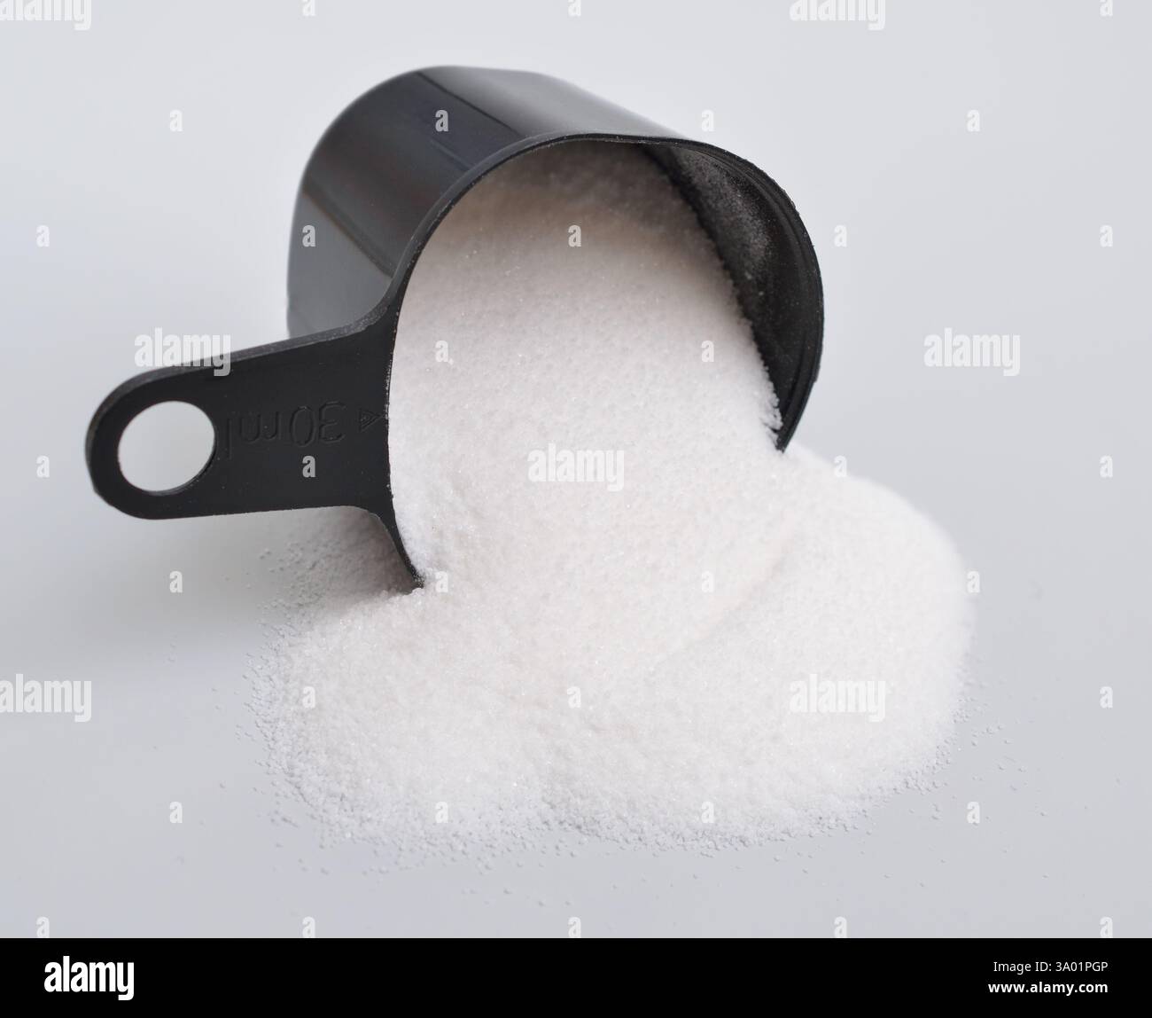 Natriumcarbonat, auch bekannt als Waschnatron, Natronlauge und Natronkristalline, ist die anorganische Verbindung mit der Formel Na2CO3 Stockfoto