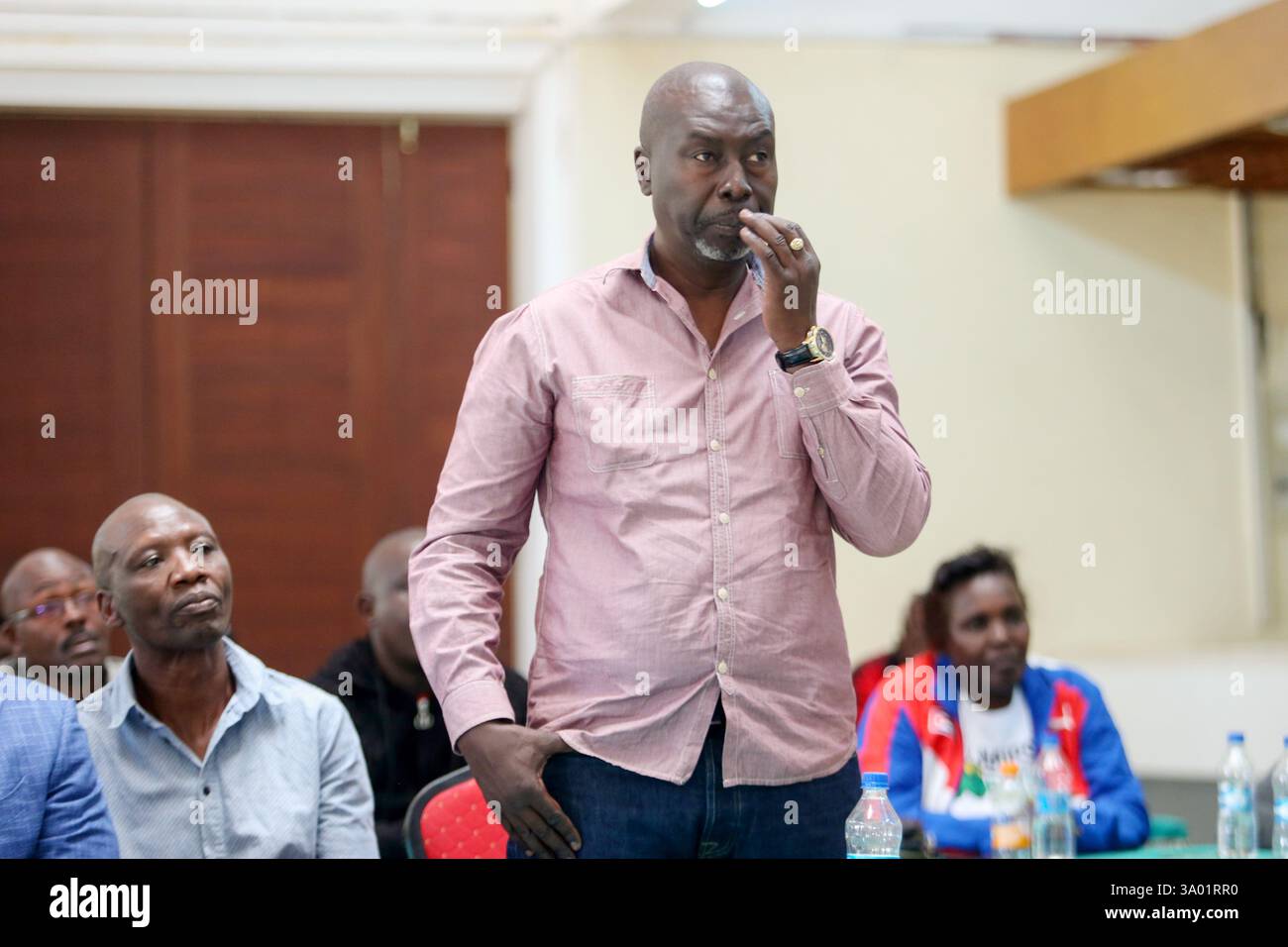 NAIROBI, KENIA – 1. MÄRZ: Boxing Federation of Kenia Musa Benjamin Advertising wird zum Schatzmeister im Moi International Sports Centre in Kasaran gewählt Stockfoto