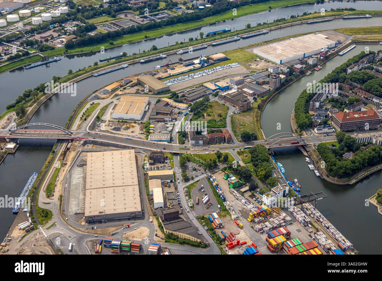 Luftaufnahme, Duisport Duisburger Stadtteil Ruhrort mit Vinckekanal, Ruhrmündung in den Rhein, Karl-Lehr-Brücke, Speditionsinsel und Stockfoto