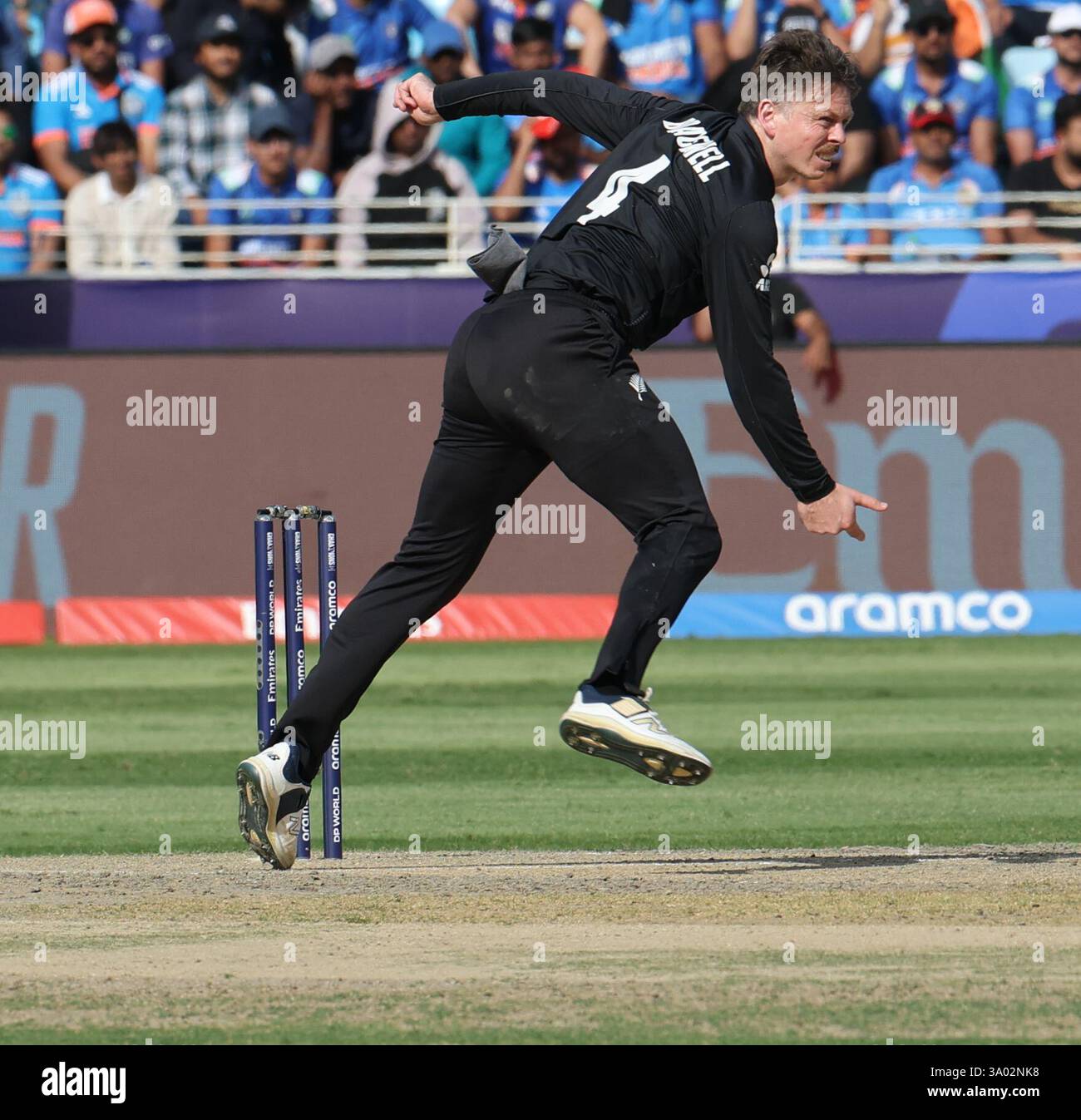 Dubai, VAE. März 2025. Dubai, Vae. März 2025. Cricket: ICC Champions Trophy 2025: Dubai INDIA vs New Zealand Bracewell in Action Credit: Seshadri SUKUMAR/Alamy Live News Credit: Seshadri SUKUMAR/Alamy Live News Stockfoto