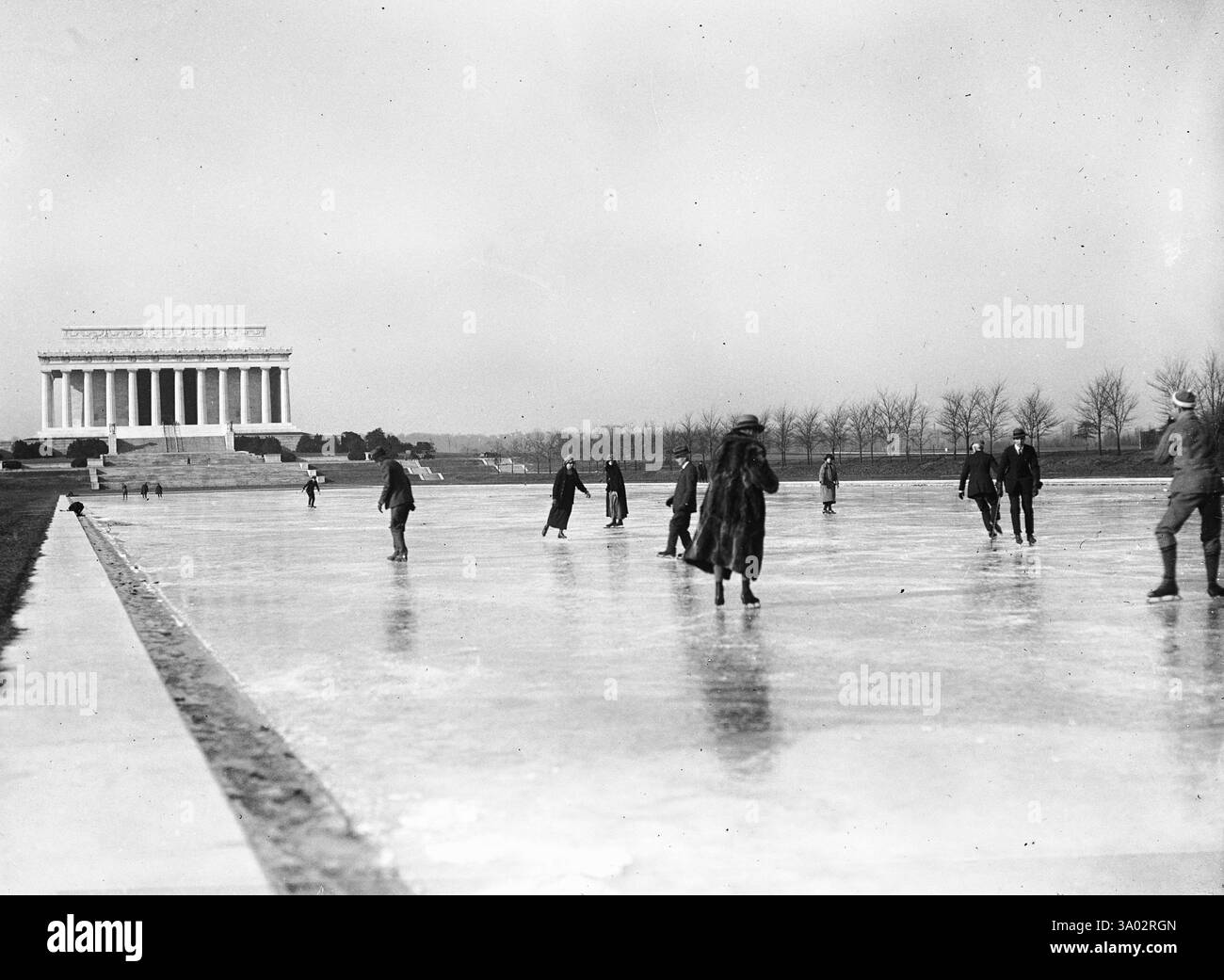 Schlittschuhlaufen im Lincoln Memorial, Washington, D. C, Januar 1922 Stockfoto