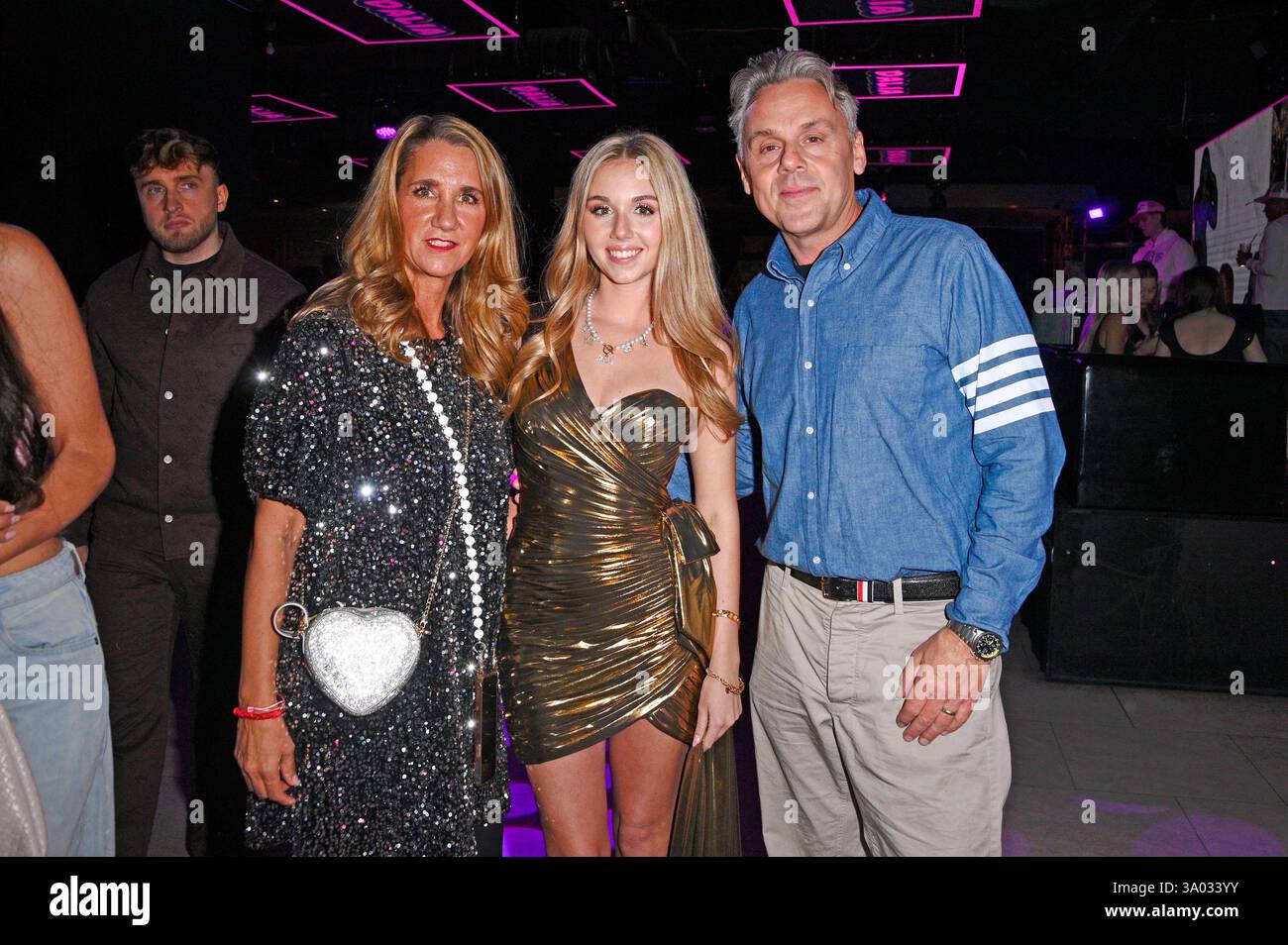 Dascha Lehmann, Dalia Mya Schmidt-Foß und Dennis Schmidt-Foß beim Dalias 23. Geburtstag Bash im the Cloud. Berlin, 28.02.2025 *** Dascha Lehmann, Dalia Mya Schmidt Foß und Dennis Schmidt Foß bei Dalias 23. Geburtstag bei The Cloud Berlin, 28 02 2025 Foto:Xn.xKubelkax/xFuturexImagex dalia 5355 Stockfoto
